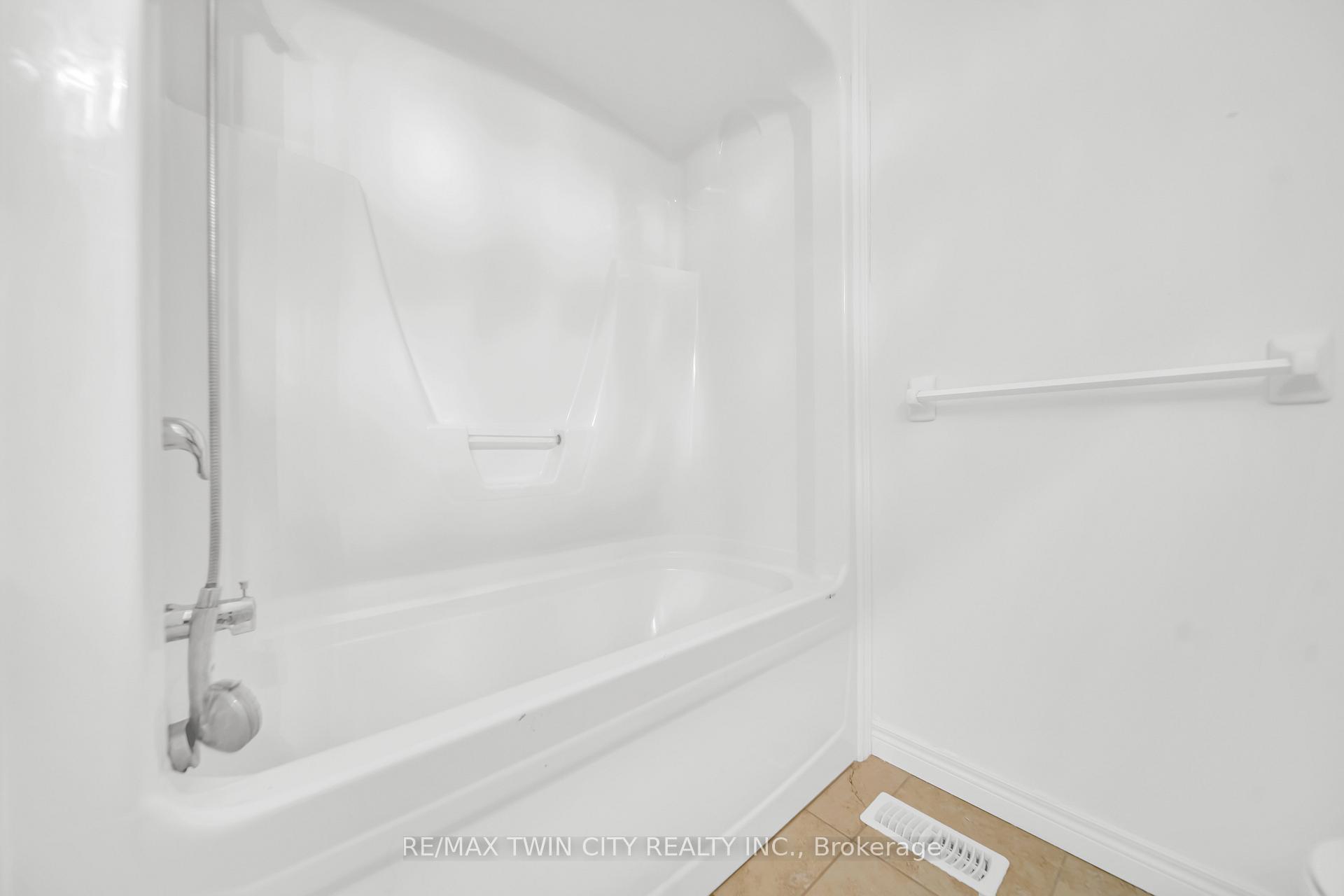 Photo 19 of 182 Eden Oak Trail, Kitchener — HOMEH