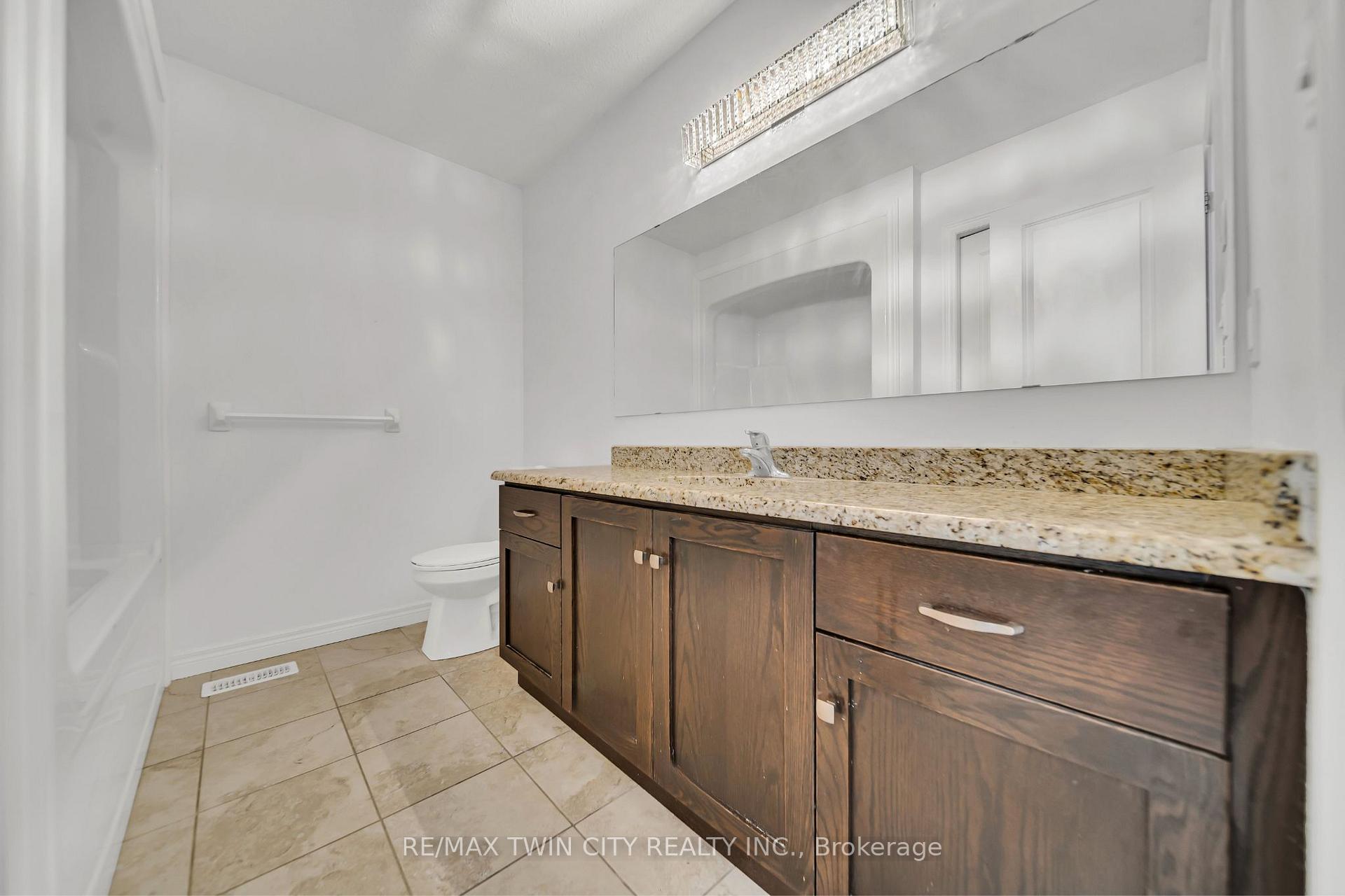 Photo 20 of 182 Eden Oak Trail, Kitchener — HOMEH