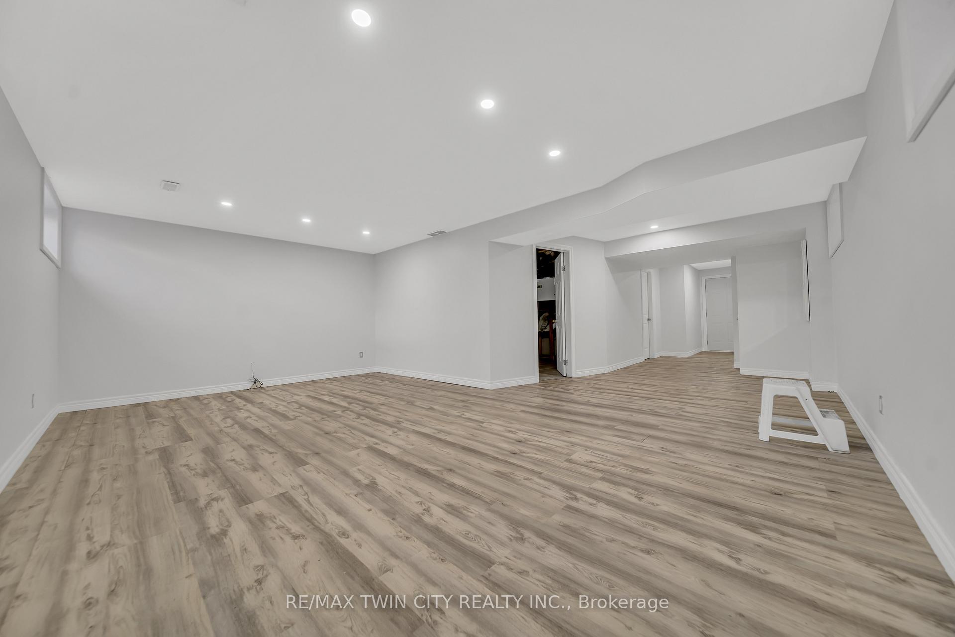 Photo 25 of 182 Eden Oak Trail, Kitchener — HOMEH