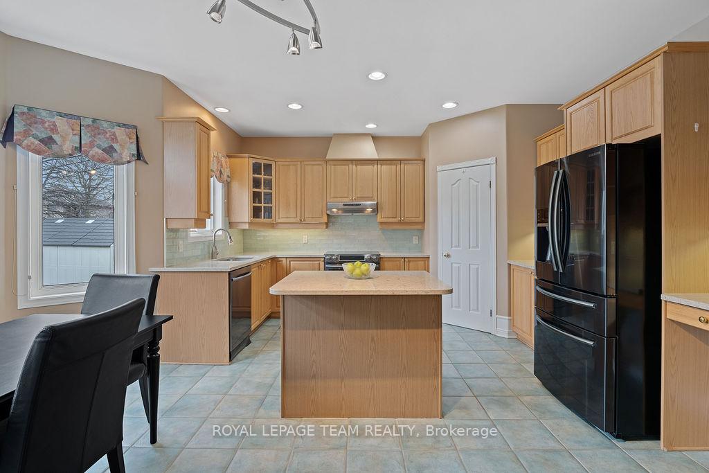 Photo 19 of 37 Loyal Hill Crescent, Ottawa, Kanata - Bridlewood — HOMEH