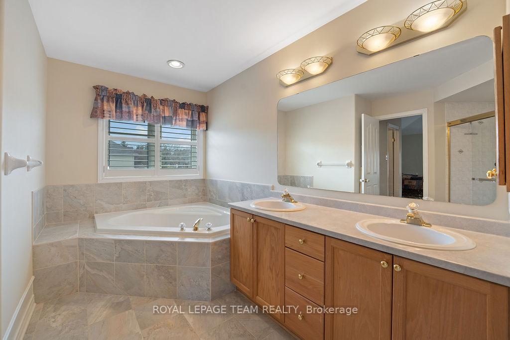 Photo 33 of 37 Loyal Hill Crescent, Ottawa, Kanata - Bridlewood — HOMEH