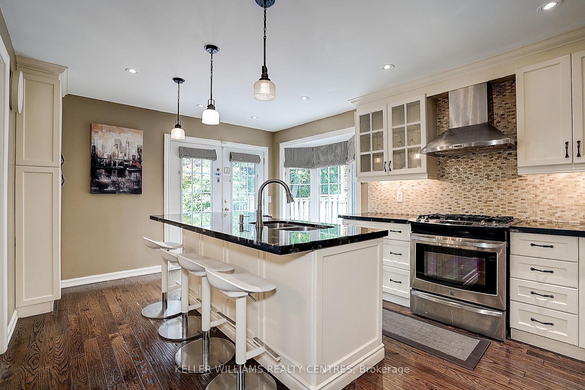 Photo 16 of 9 Hickory Drive, Markham, Raymerville — HOMEH