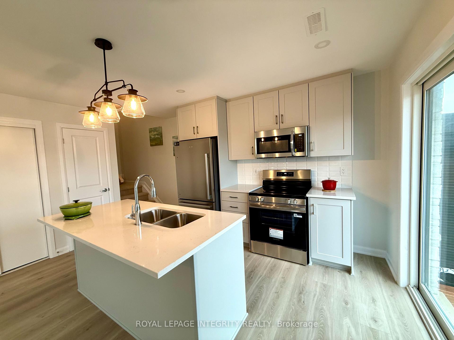 Photo 4 of 727 Arcadian Private, Ottawa, Kanata - Kanata Lakes/Heritage Hills — HOMEH