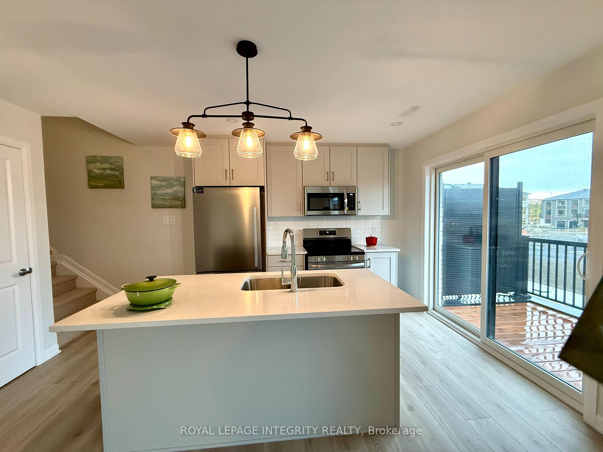 Photo 5 of 727 Arcadian Private, Ottawa, Kanata - Kanata Lakes/Heritage Hills — HOMEH