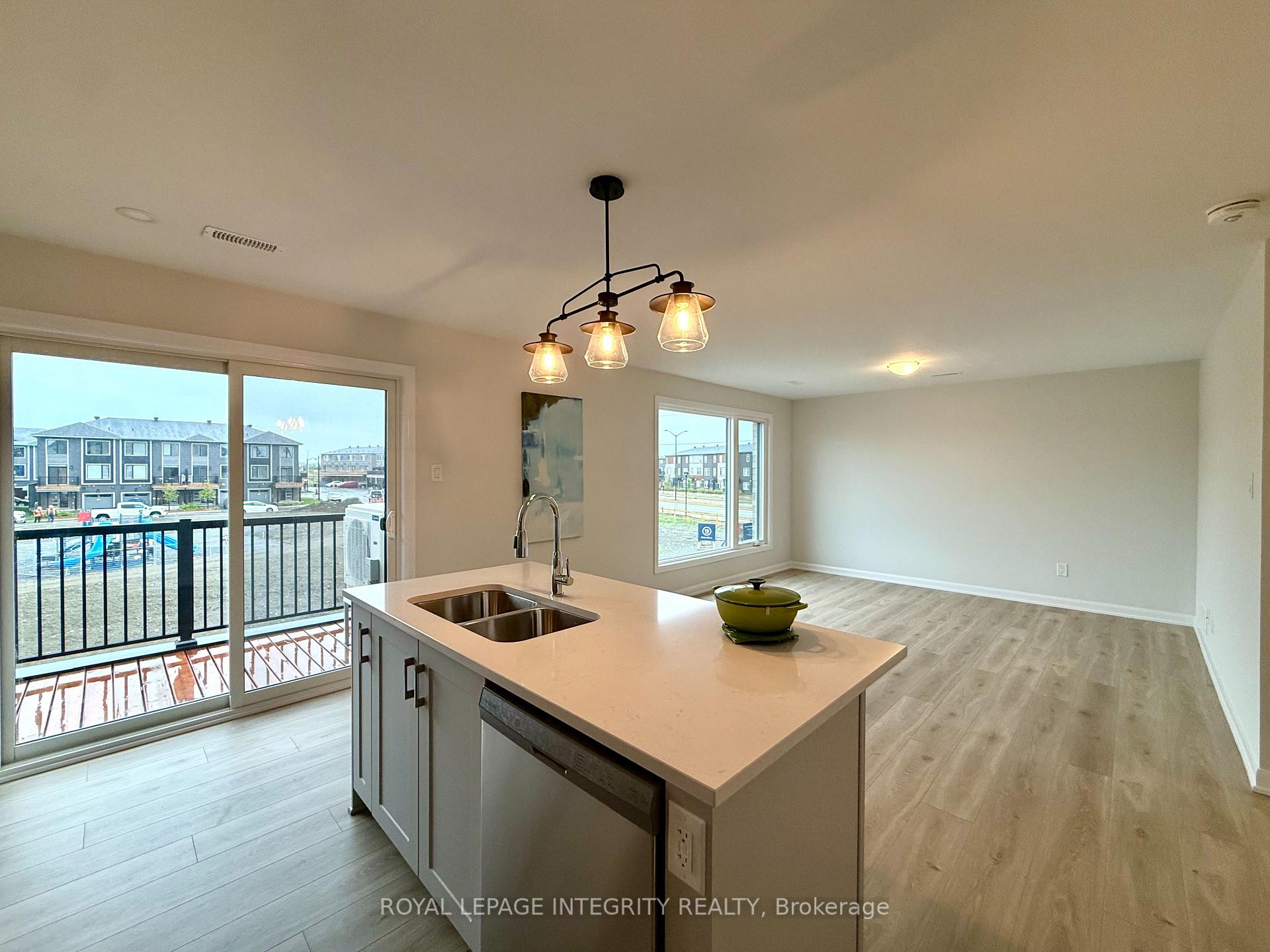 Photo 7 of 727 Arcadian Private, Ottawa, Kanata - Kanata Lakes/Heritage Hills — HOMEH