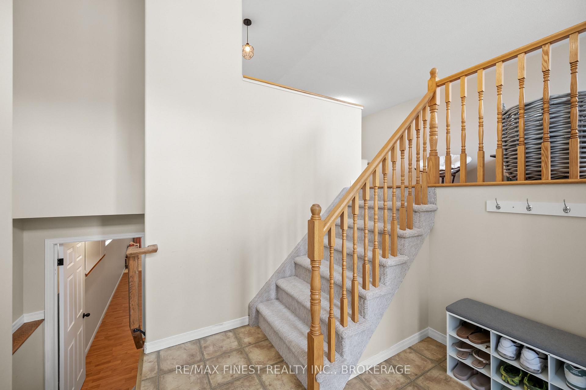 Photo 3 of 1032 Redwood Crescent, Kingston, City Northwest — HOMEH