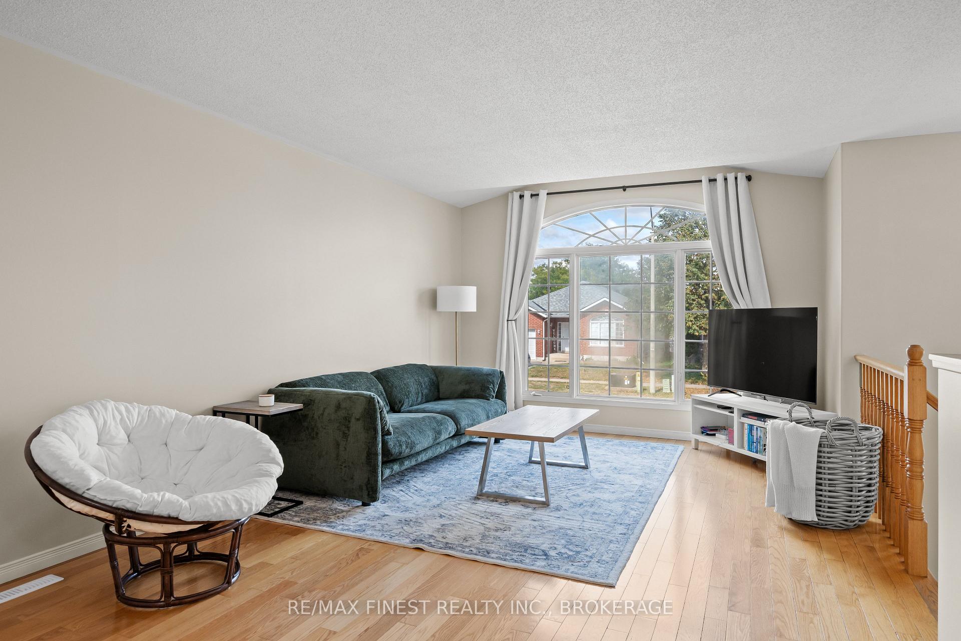 Photo 7 of 1032 Redwood Crescent, Kingston, City Northwest — HOMEH