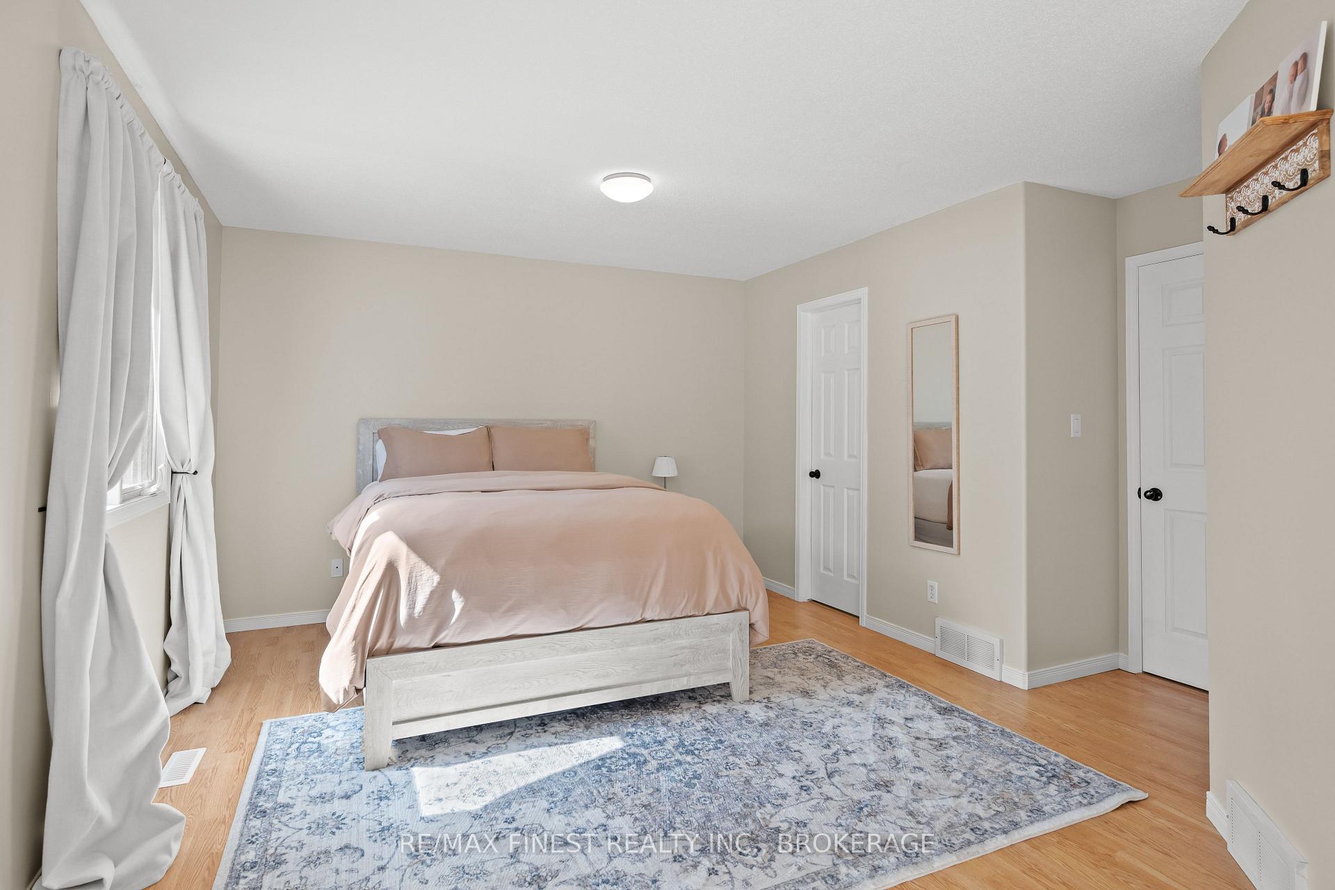 Photo 12 of 1032 Redwood Crescent, Kingston, City Northwest — HOMEH