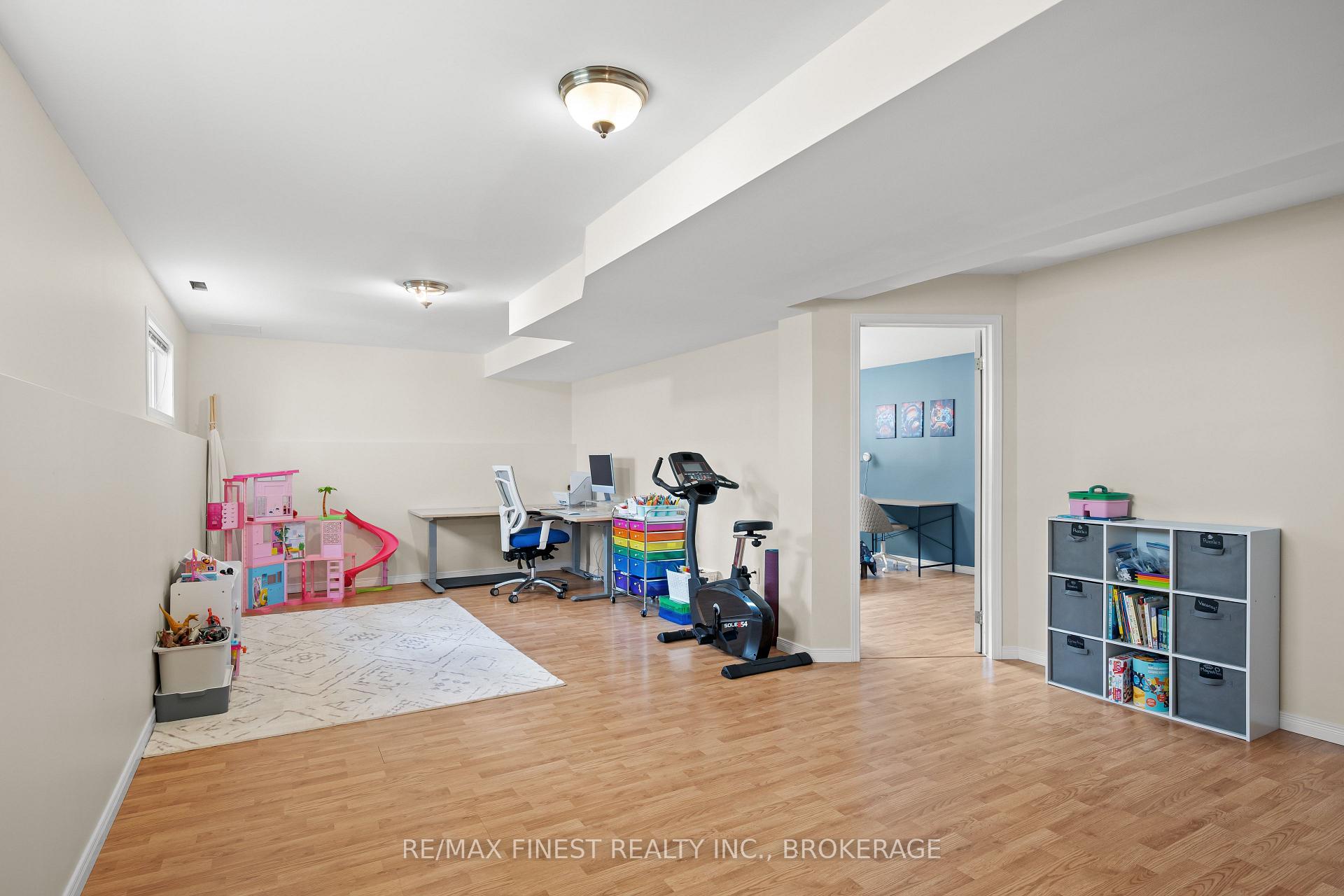 Photo 16 of 1032 Redwood Crescent, Kingston, City Northwest — HOMEH