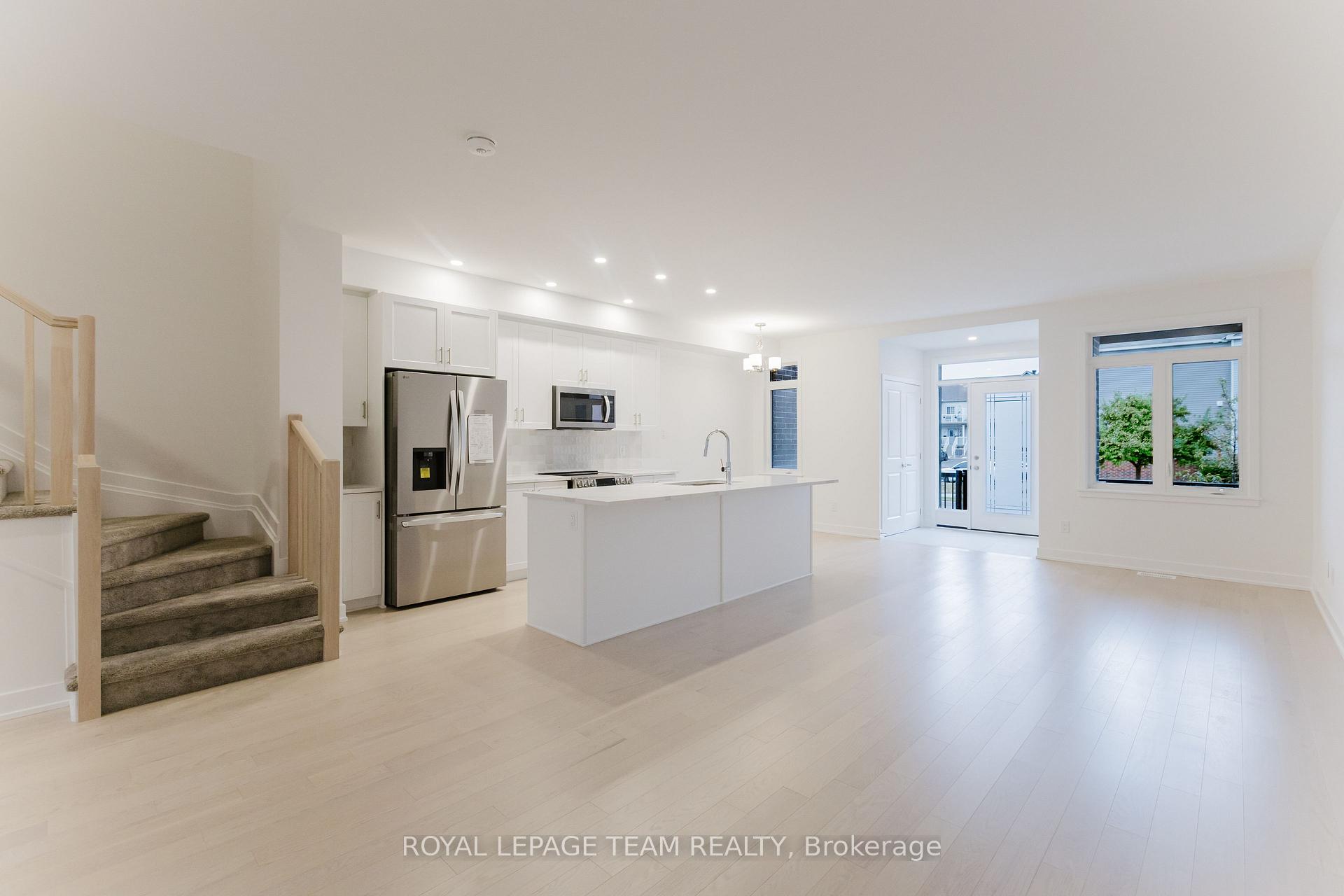 Photo 6 of 805 Anciano Crescent, Ottawa, Kanata - Emerald Meadows/Trailwest — HOMEH