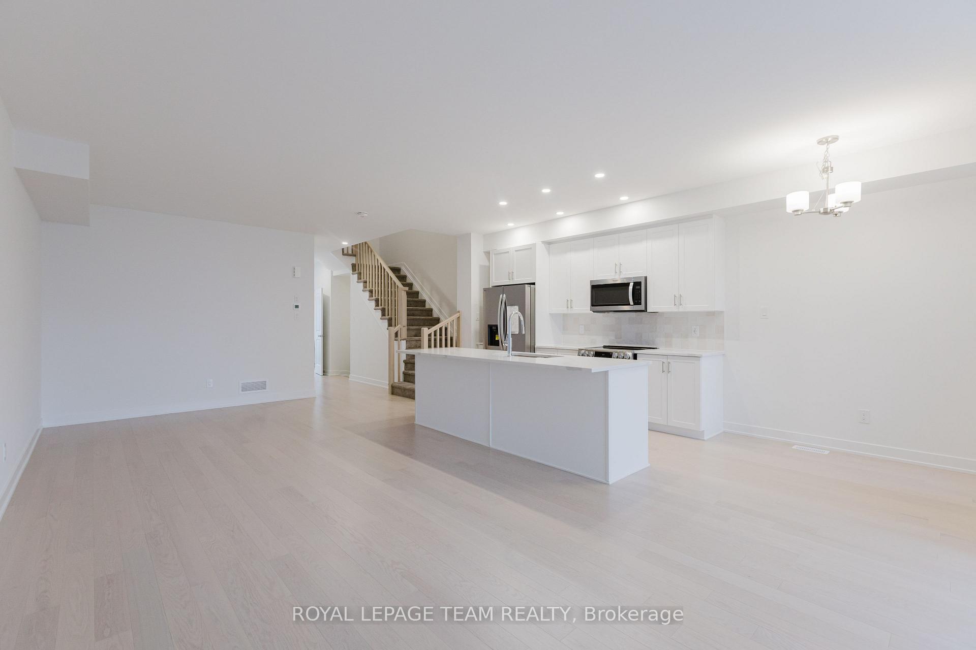 Photo 7 of 805 Anciano Crescent, Ottawa, Kanata - Emerald Meadows/Trailwest — HOMEH