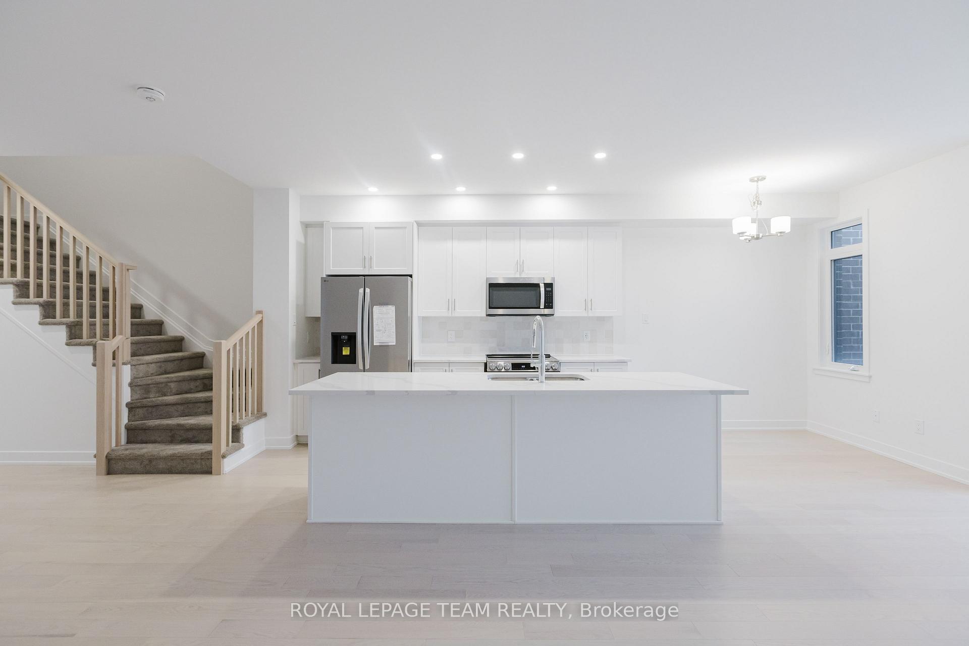 Photo 8 of 805 Anciano Crescent, Ottawa, Kanata - Emerald Meadows/Trailwest — HOMEH