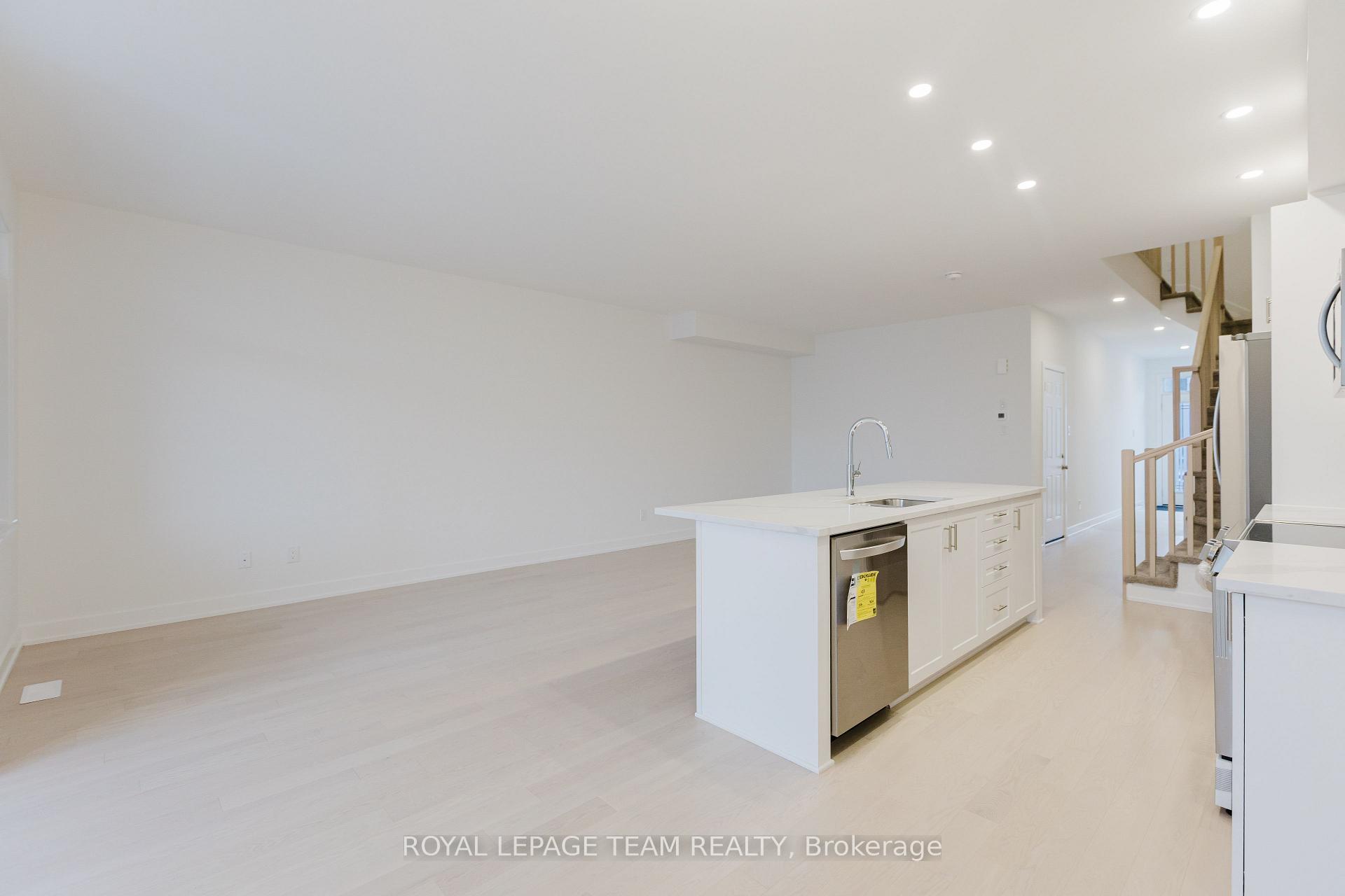 Photo 10 of 805 Anciano Crescent, Ottawa, Kanata - Emerald Meadows/Trailwest — HOMEH
