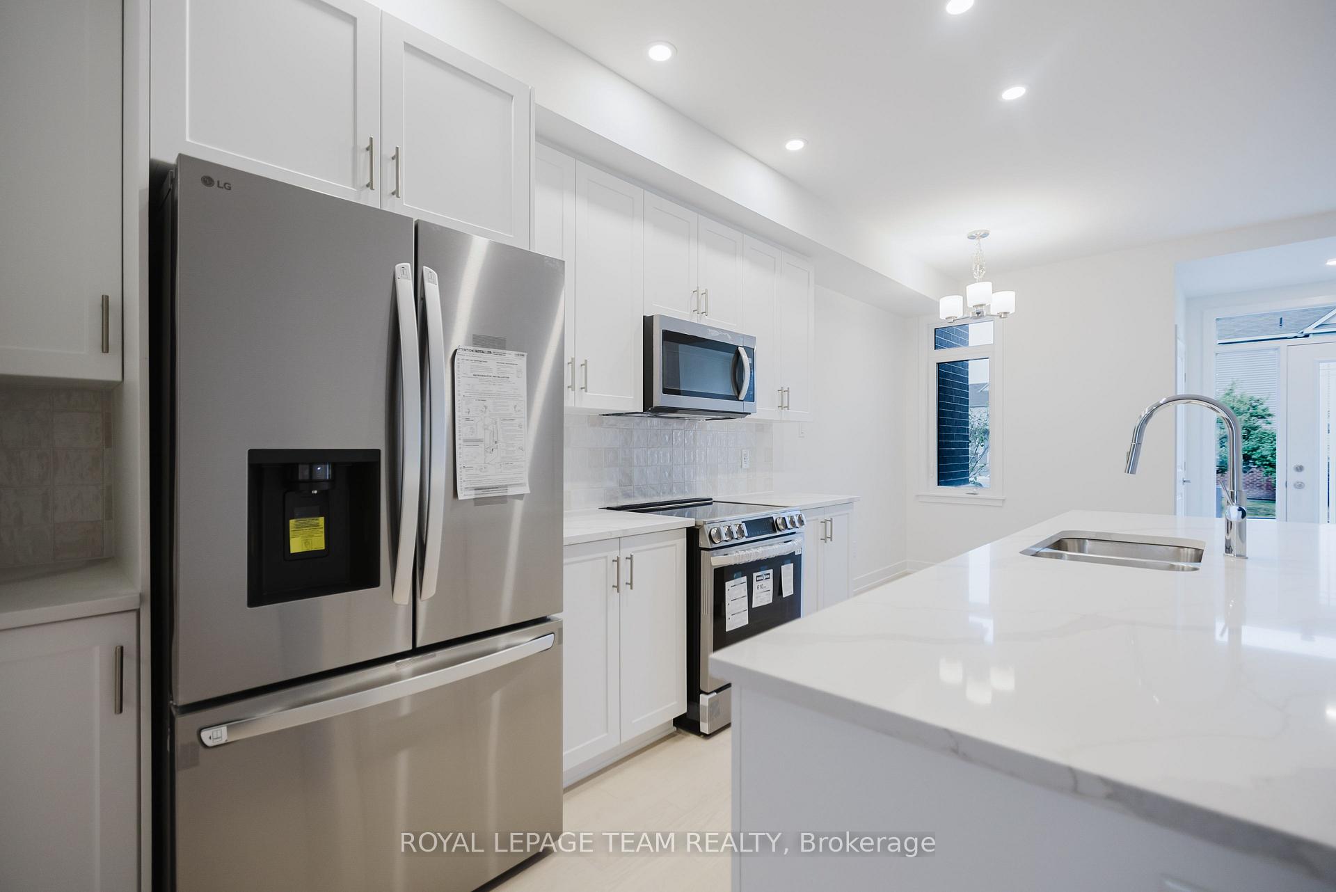 Photo 11 of 805 Anciano Crescent, Ottawa, Kanata - Emerald Meadows/Trailwest — HOMEH