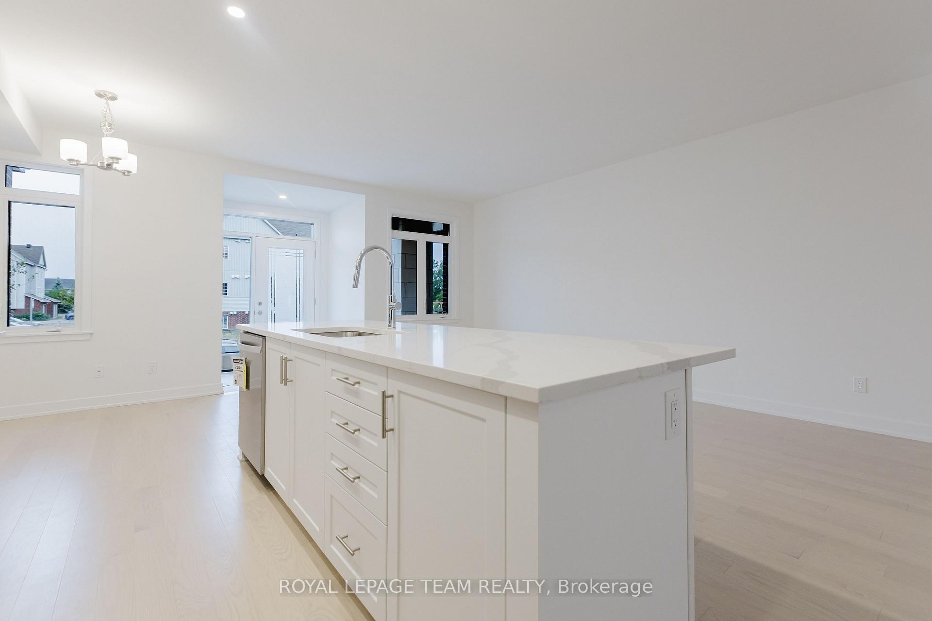 Photo 12 of 805 Anciano Crescent, Ottawa, Kanata - Emerald Meadows/Trailwest — HOMEH
