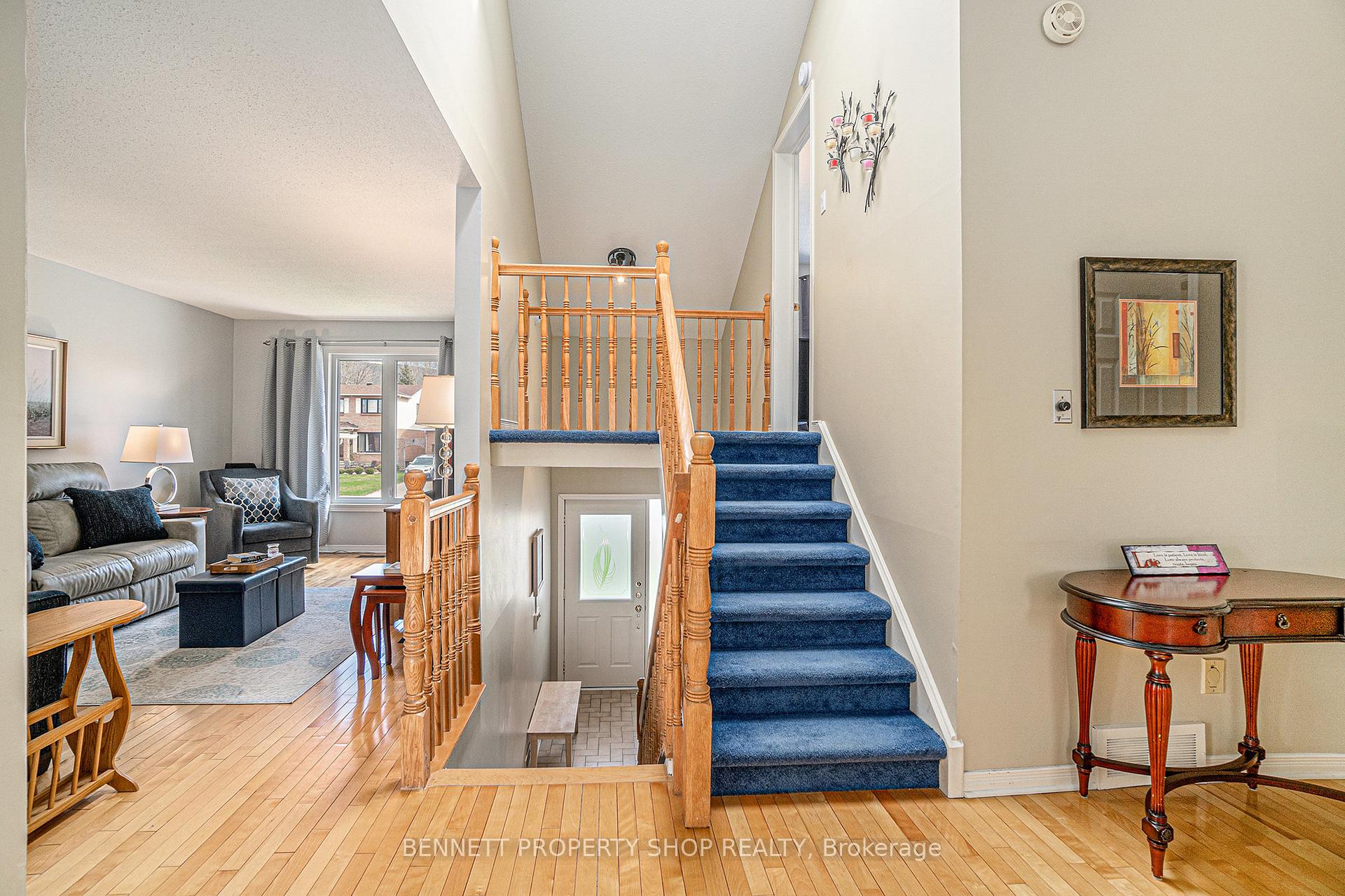 Photo 4 of 22 Gesner Court, Ottawa, Kanata - Katimavik — HOMEH