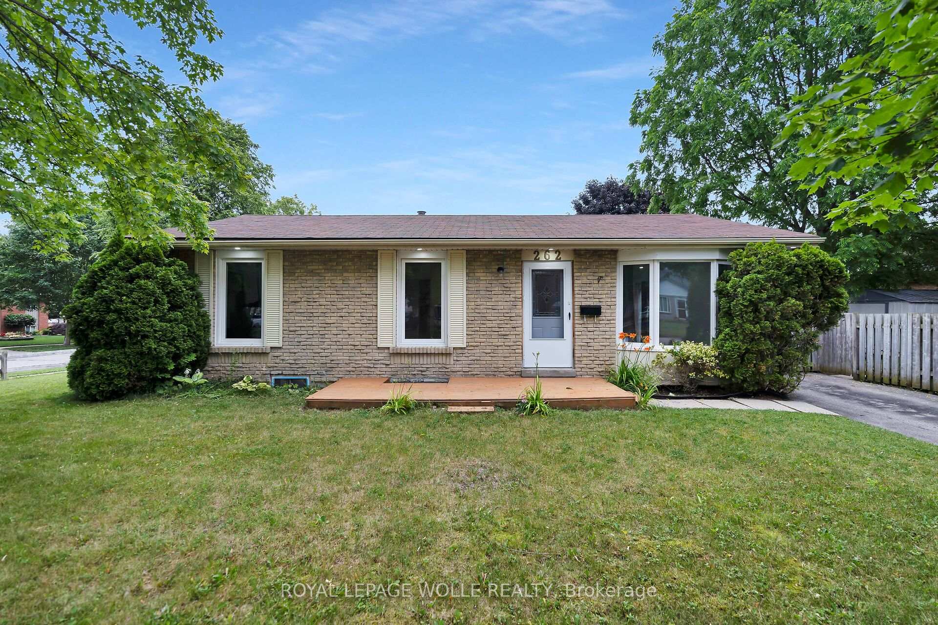 Photo 2 of 262 Heritage Drive, Kitchener — HOMEH