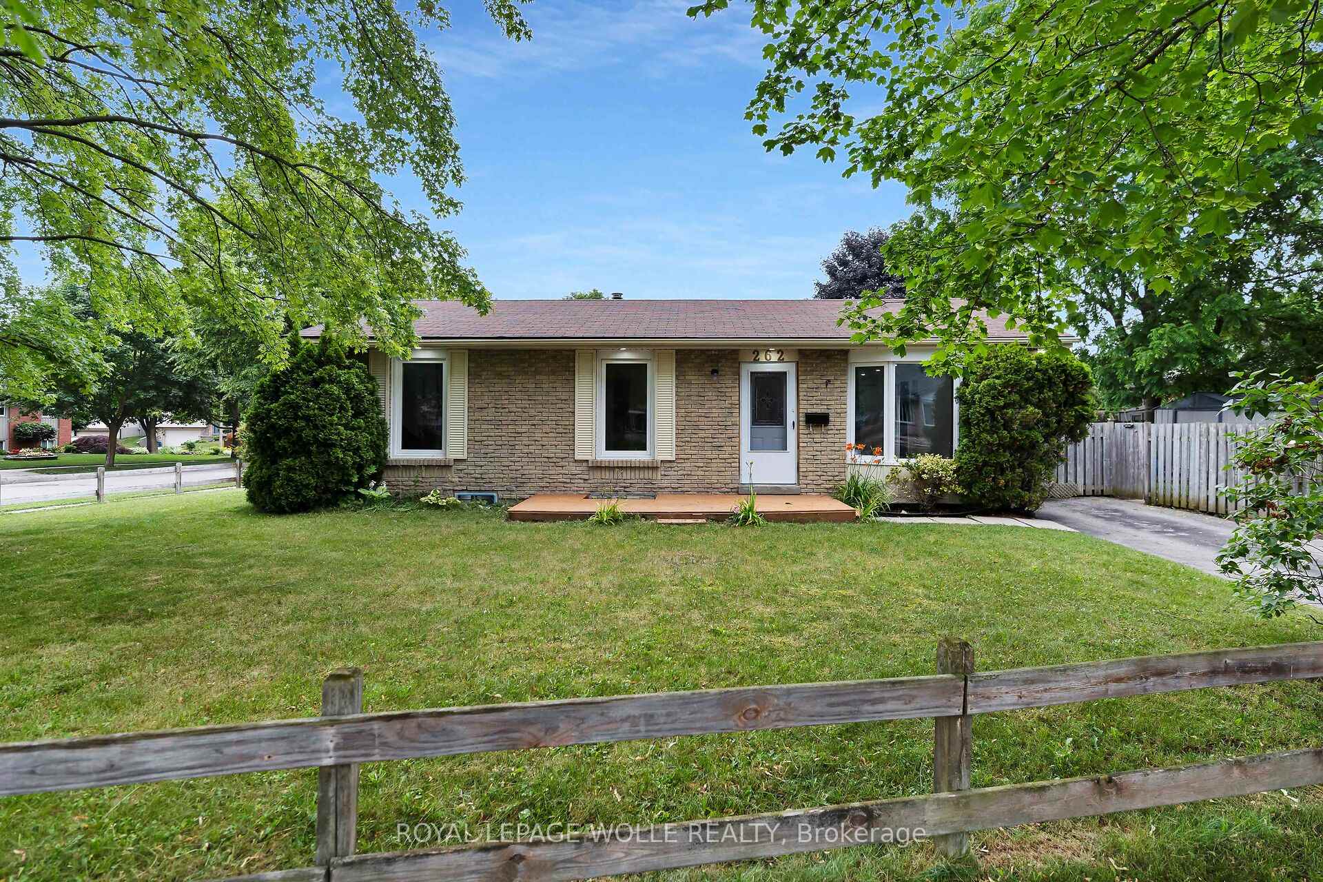 Photo 4 of 262 Heritage Drive, Kitchener — HOMEH