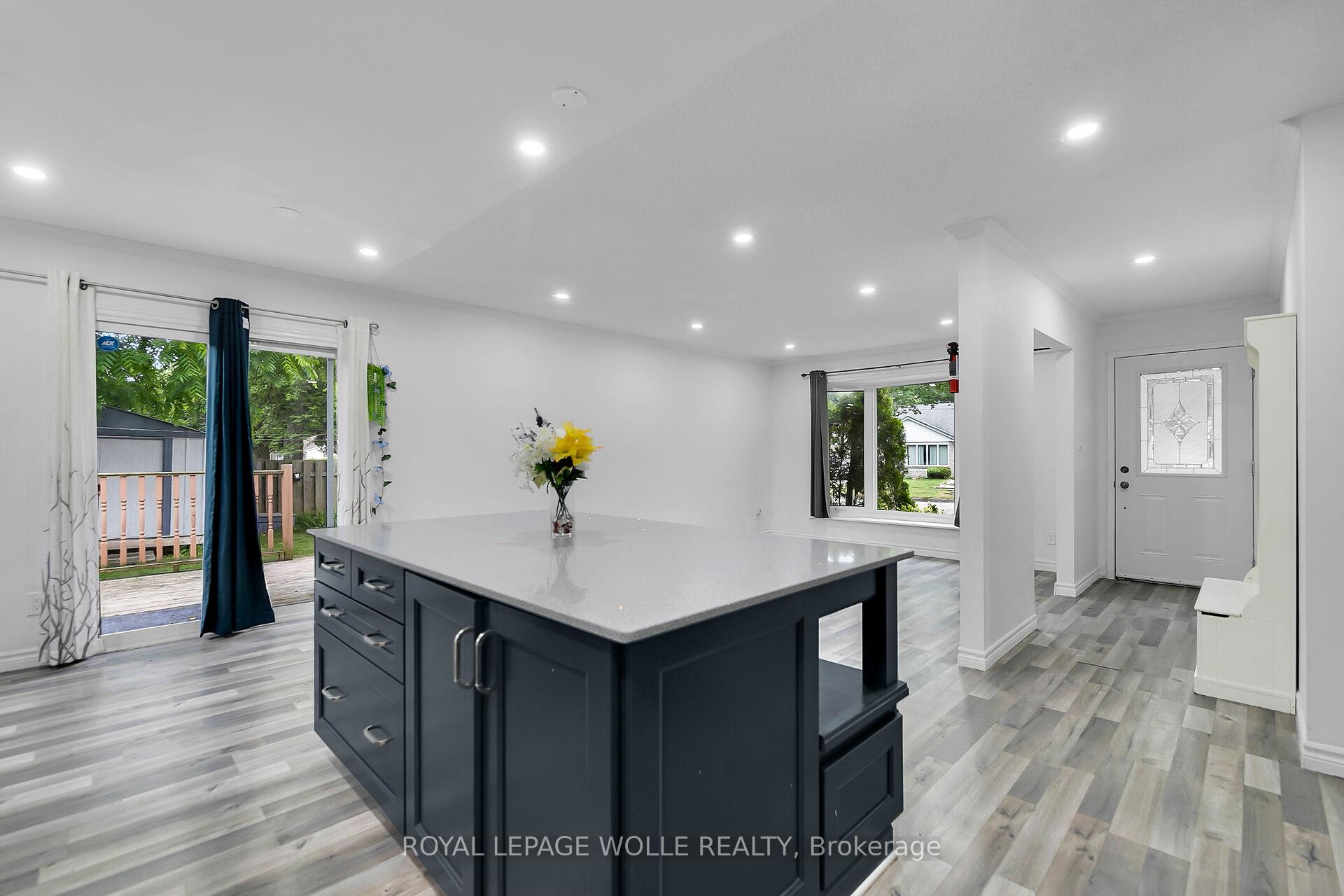 Photo 12 of 262 Heritage Drive, Kitchener — HOMEH