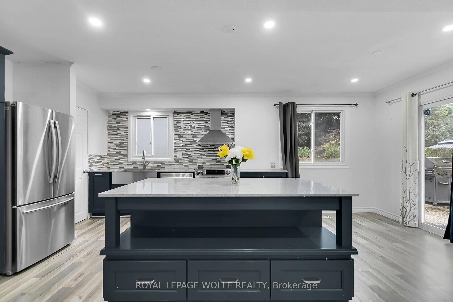 Photo 14 of 262 Heritage Drive, Kitchener — HOMEH