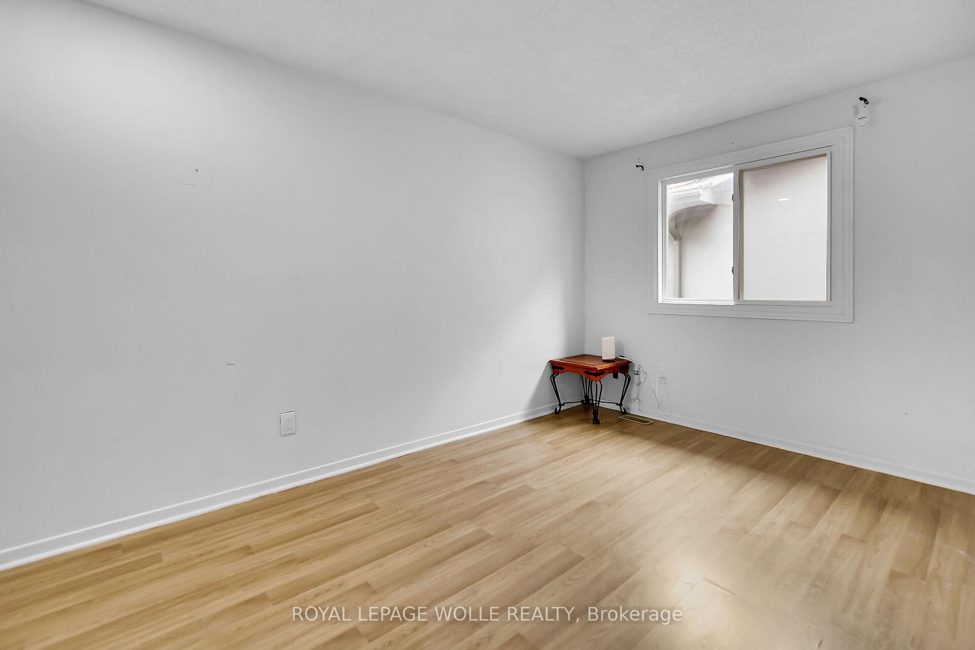 Photo 17 of 262 Heritage Drive, Kitchener — HOMEH