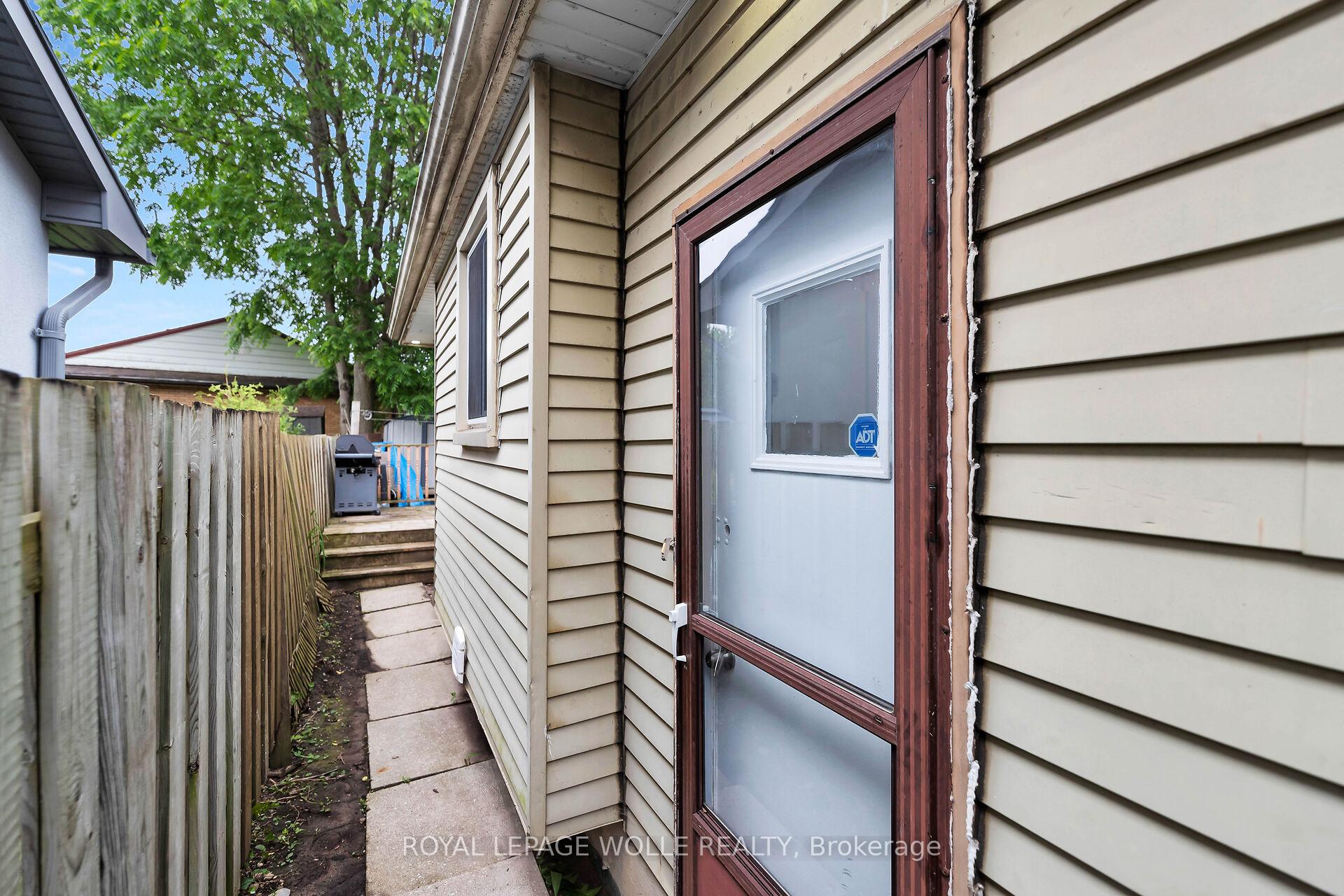 Photo 29 of 262 Heritage Drive, Kitchener — HOMEH