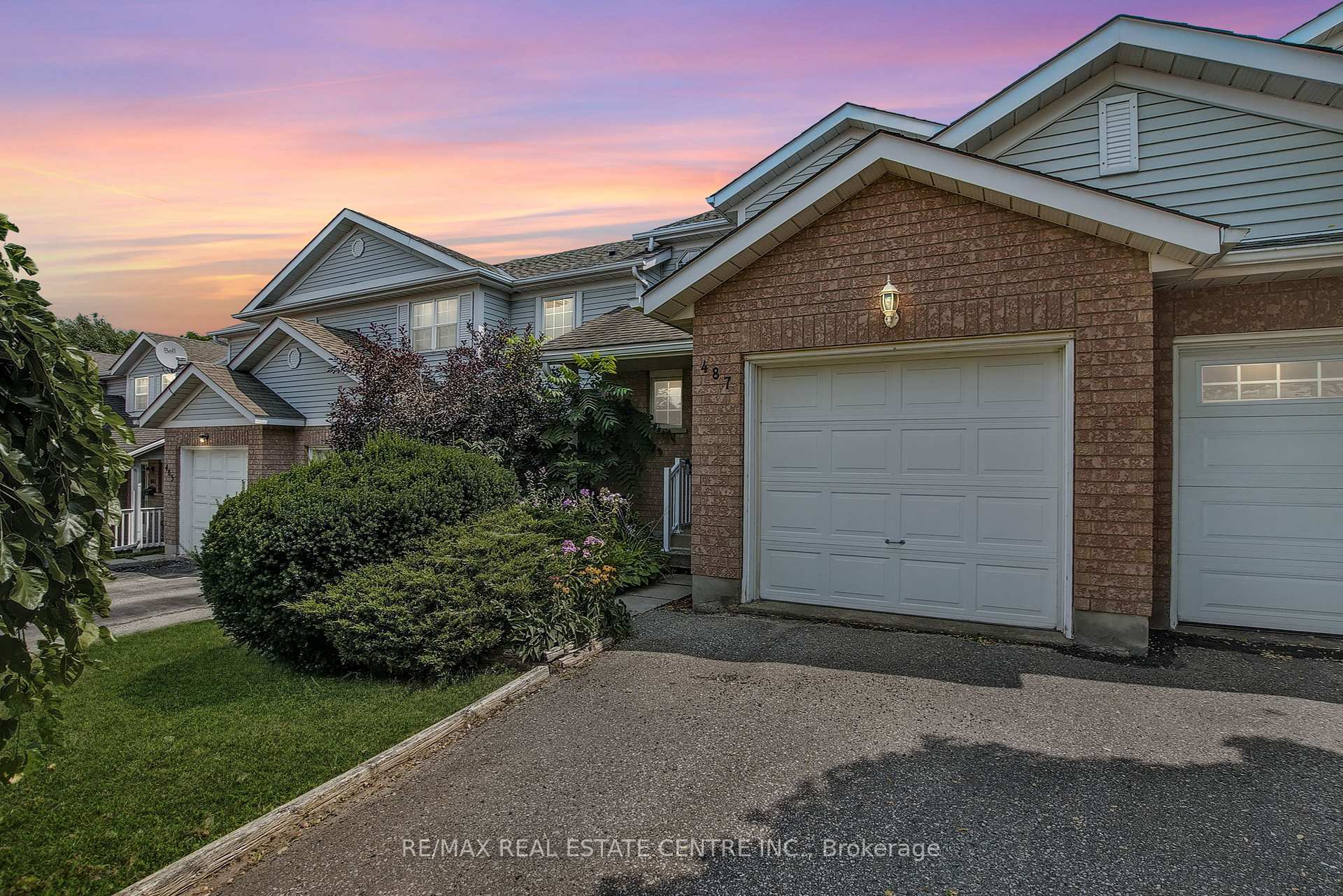 Photo 2 of 487 Westforest Trail, Kitchener — HOMEH
