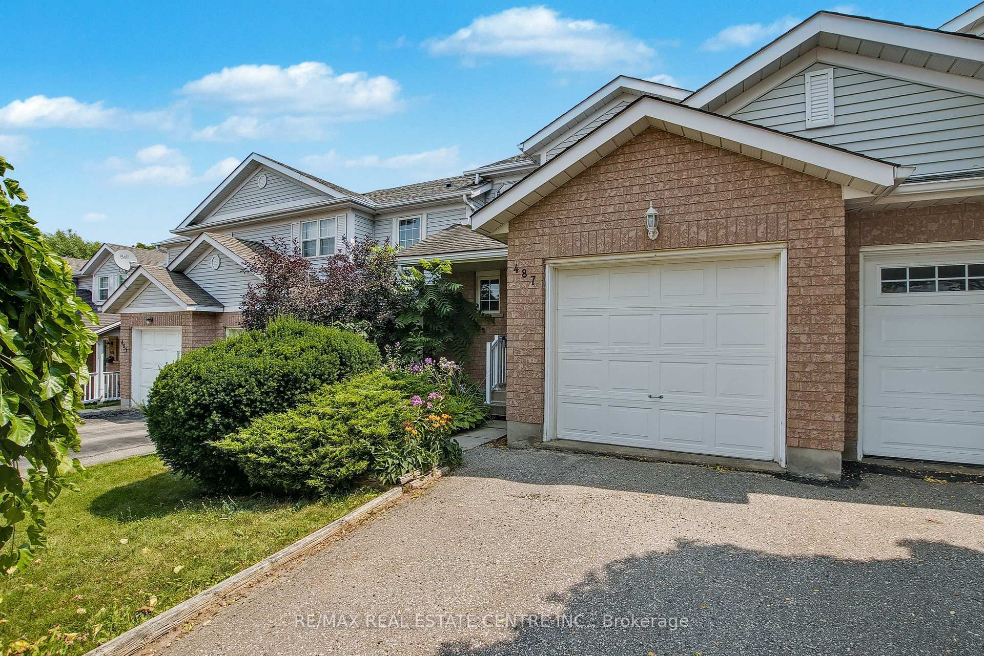 Photo 3 of 487 Westforest Trail, Kitchener — HOMEH