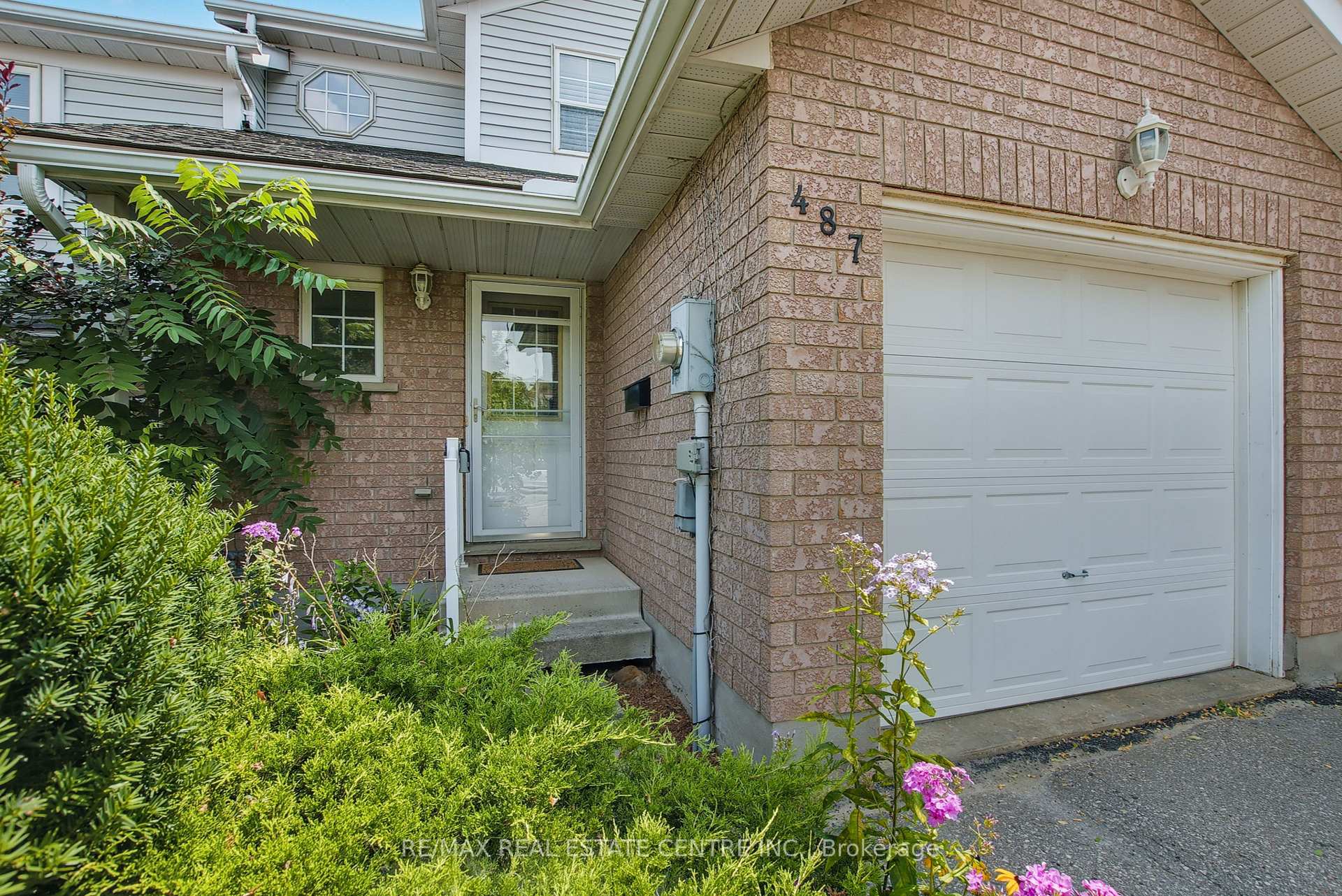 Photo 4 of 487 Westforest Trail, Kitchener — HOMEH