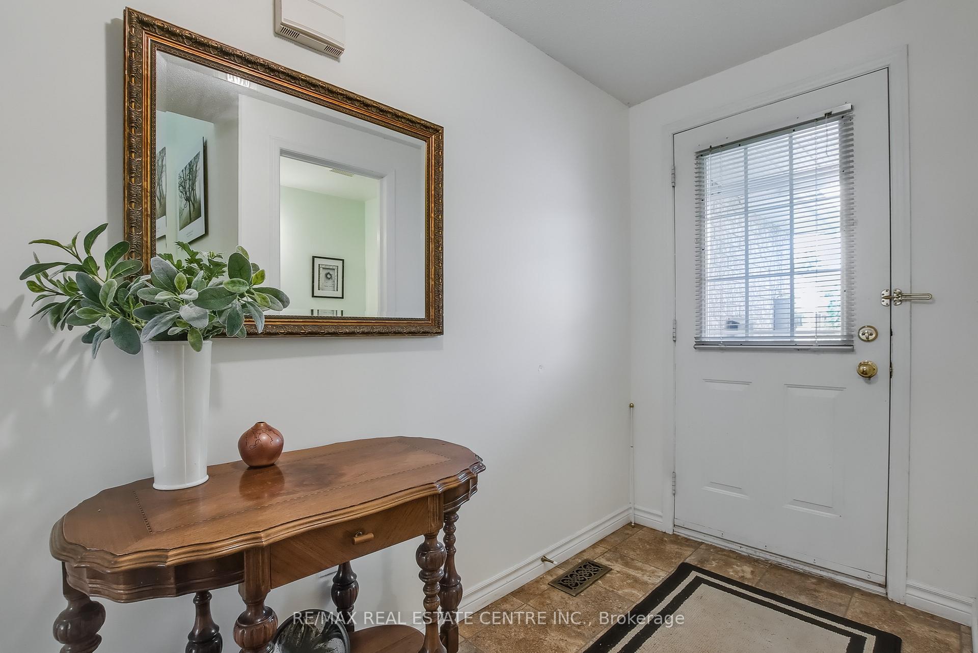 Photo 5 of 487 Westforest Trail, Kitchener — HOMEH