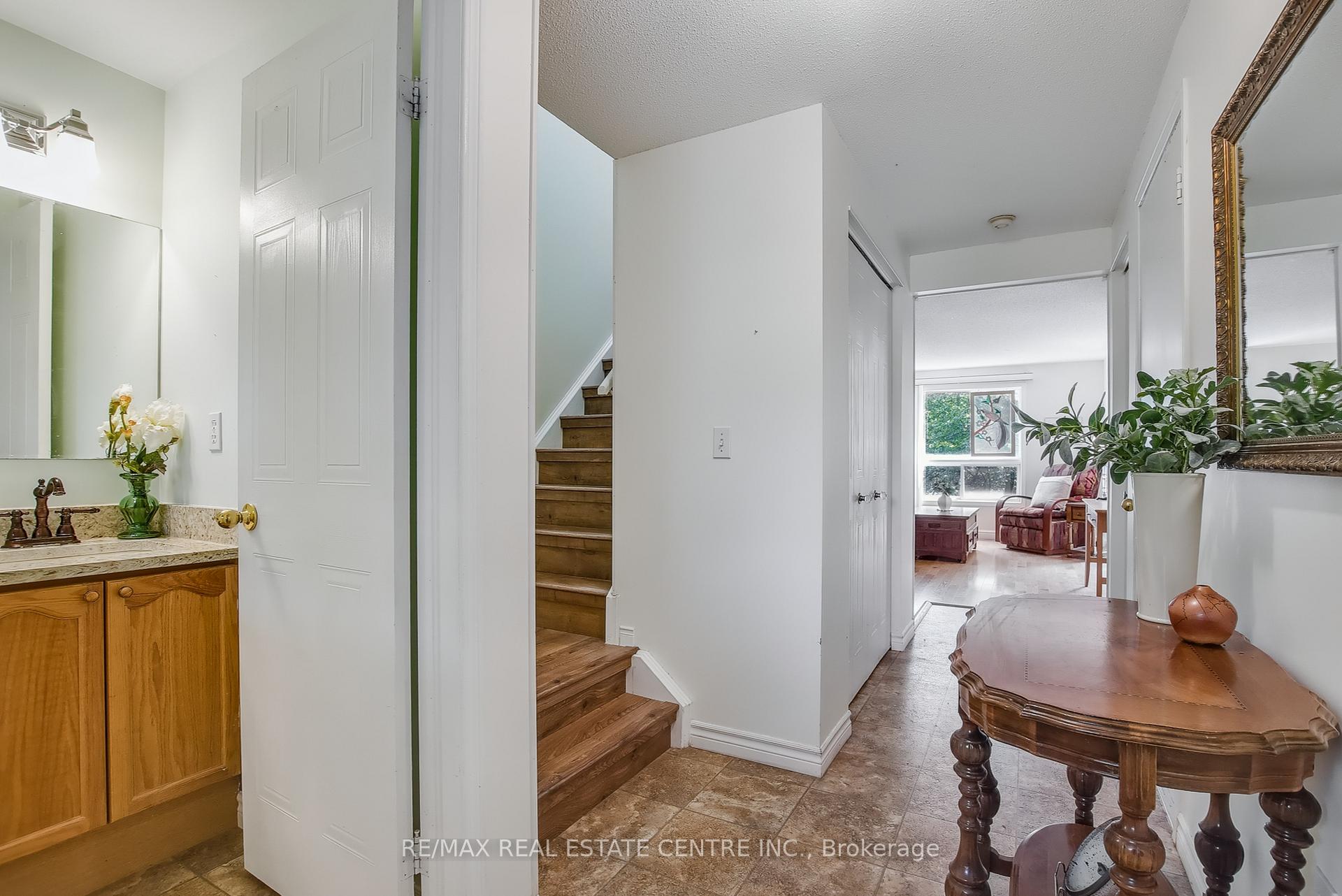 Photo 6 of 487 Westforest Trail, Kitchener — HOMEH