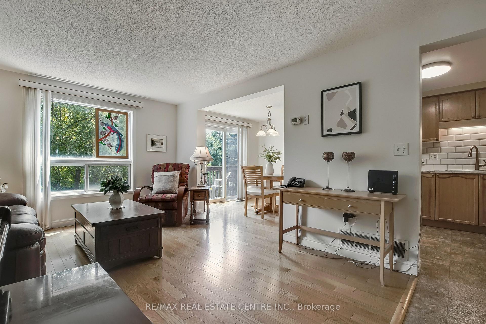 Photo 9 of 487 Westforest Trail, Kitchener — HOMEH