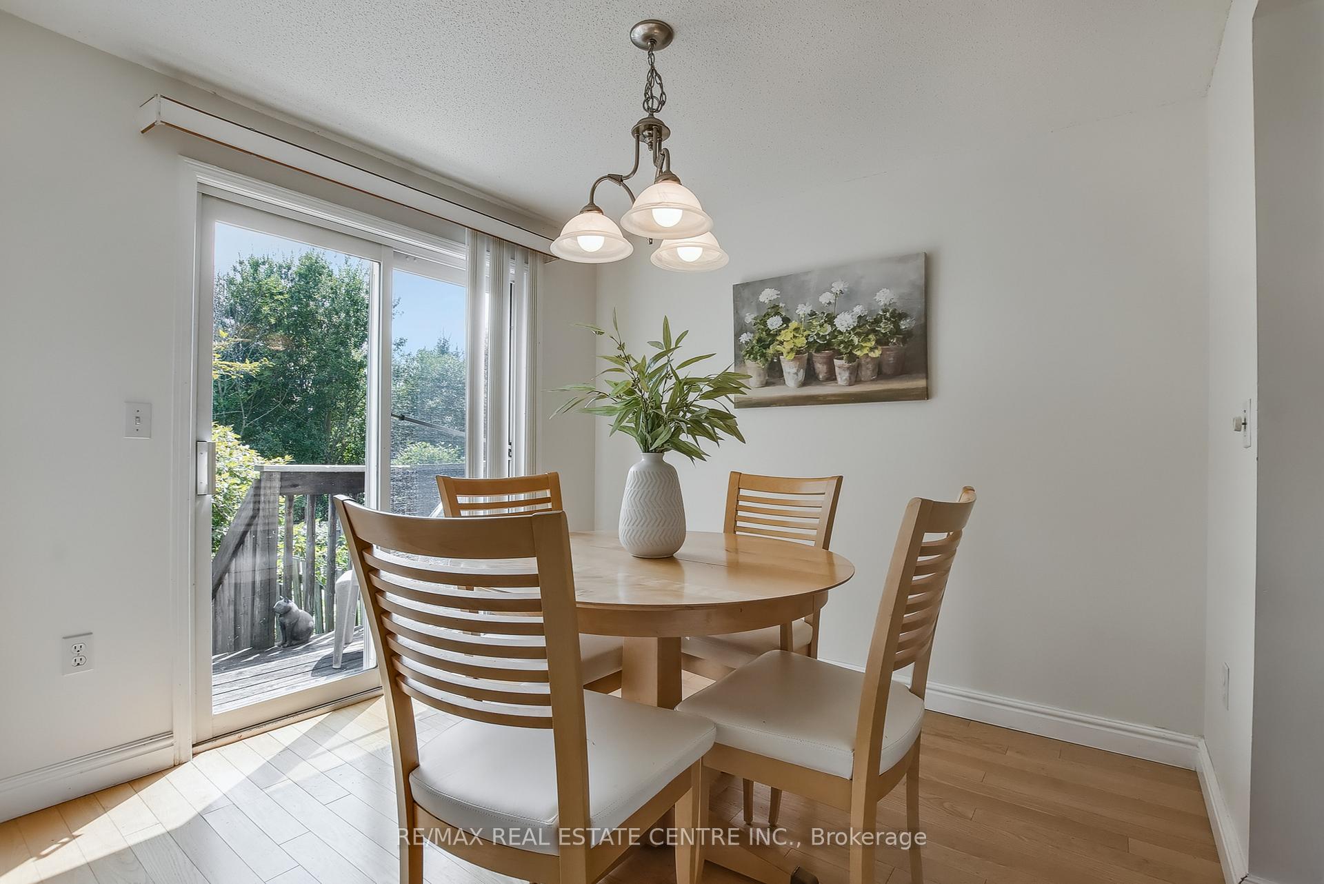 Photo 12 of 487 Westforest Trail, Kitchener — HOMEH