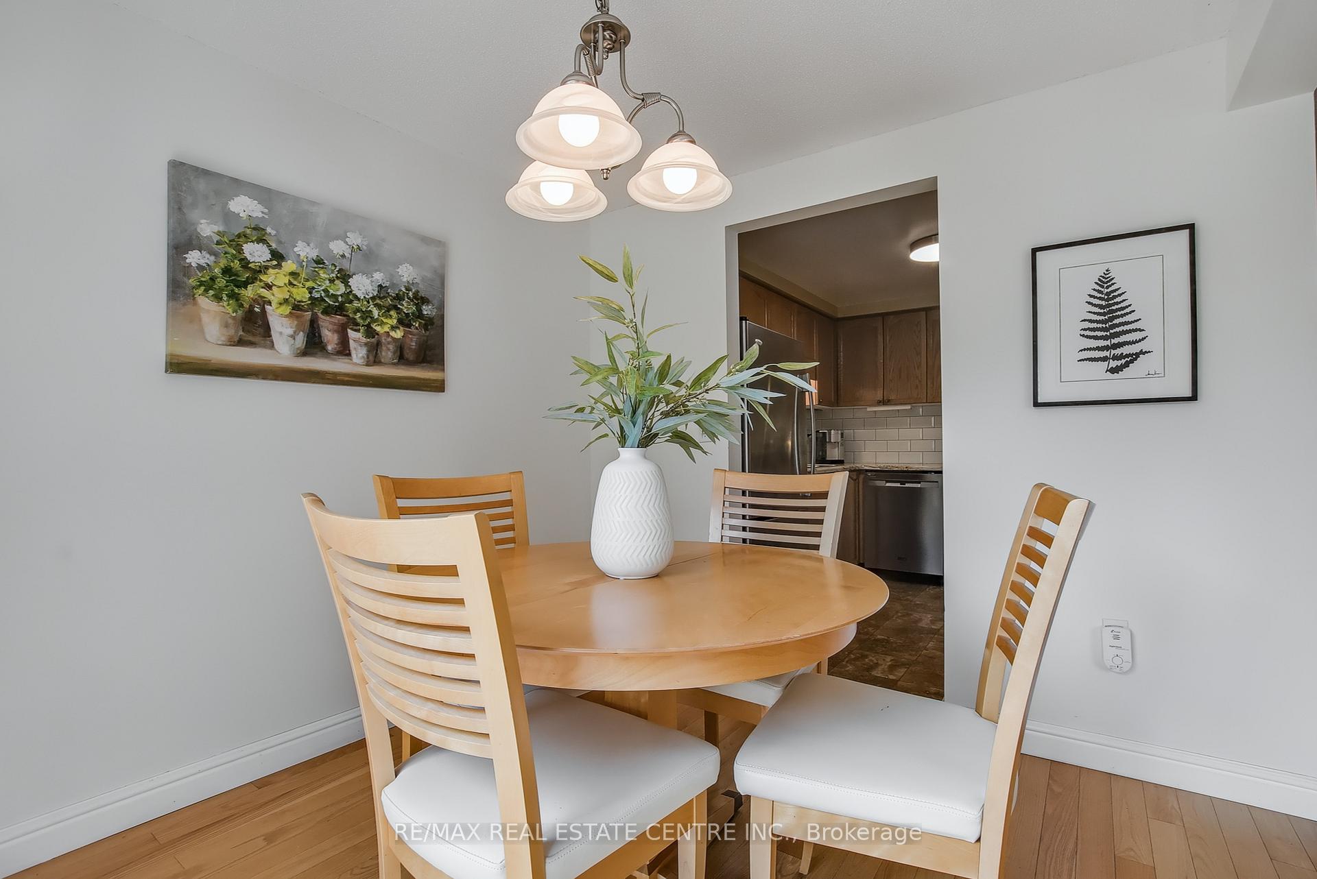 Photo 13 of 487 Westforest Trail, Kitchener — HOMEH