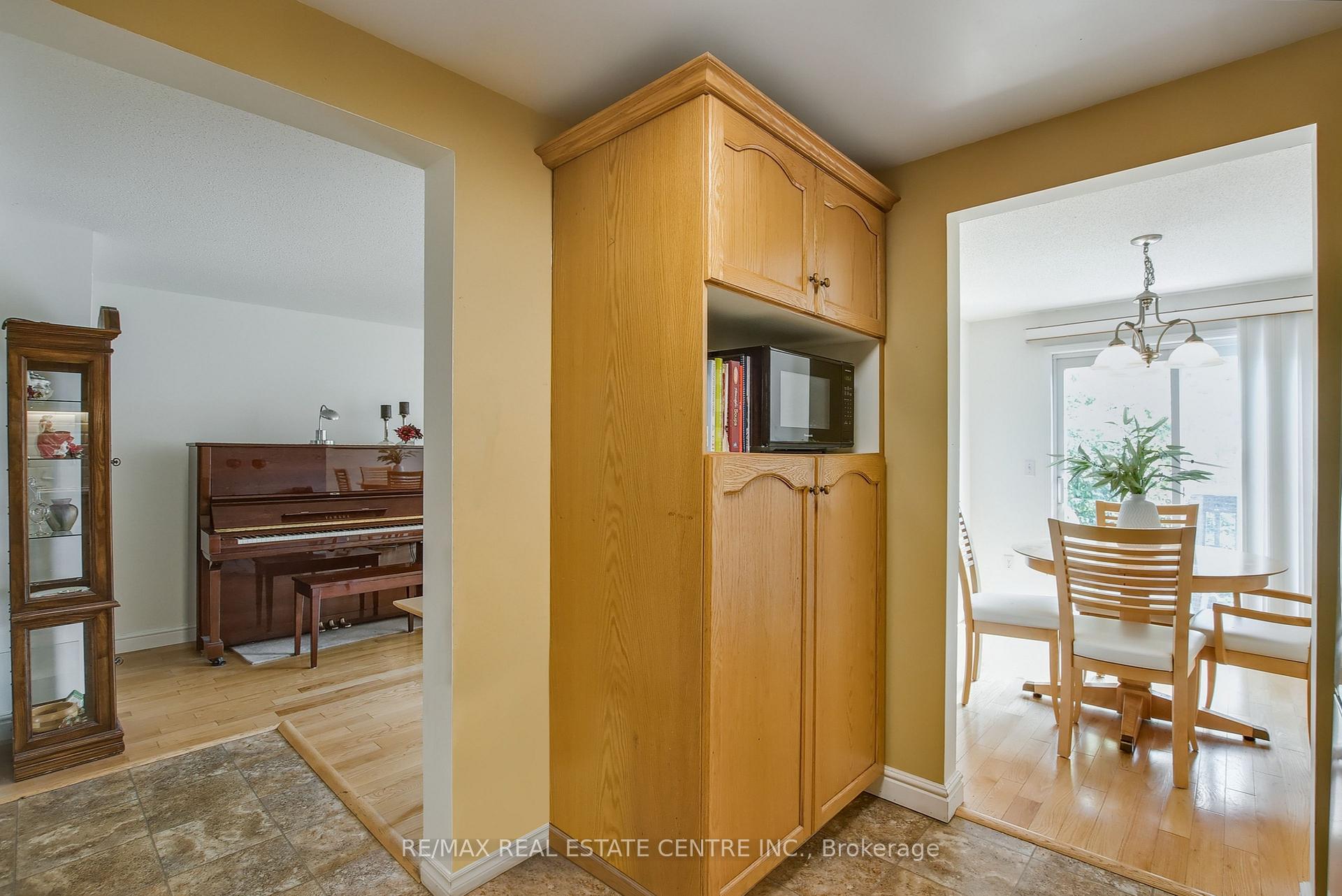 Photo 15 of 487 Westforest Trail, Kitchener — HOMEH