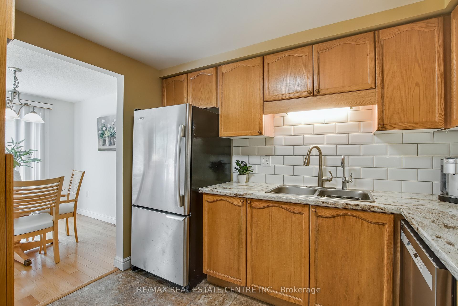 Photo 17 of 487 Westforest Trail, Kitchener — HOMEH