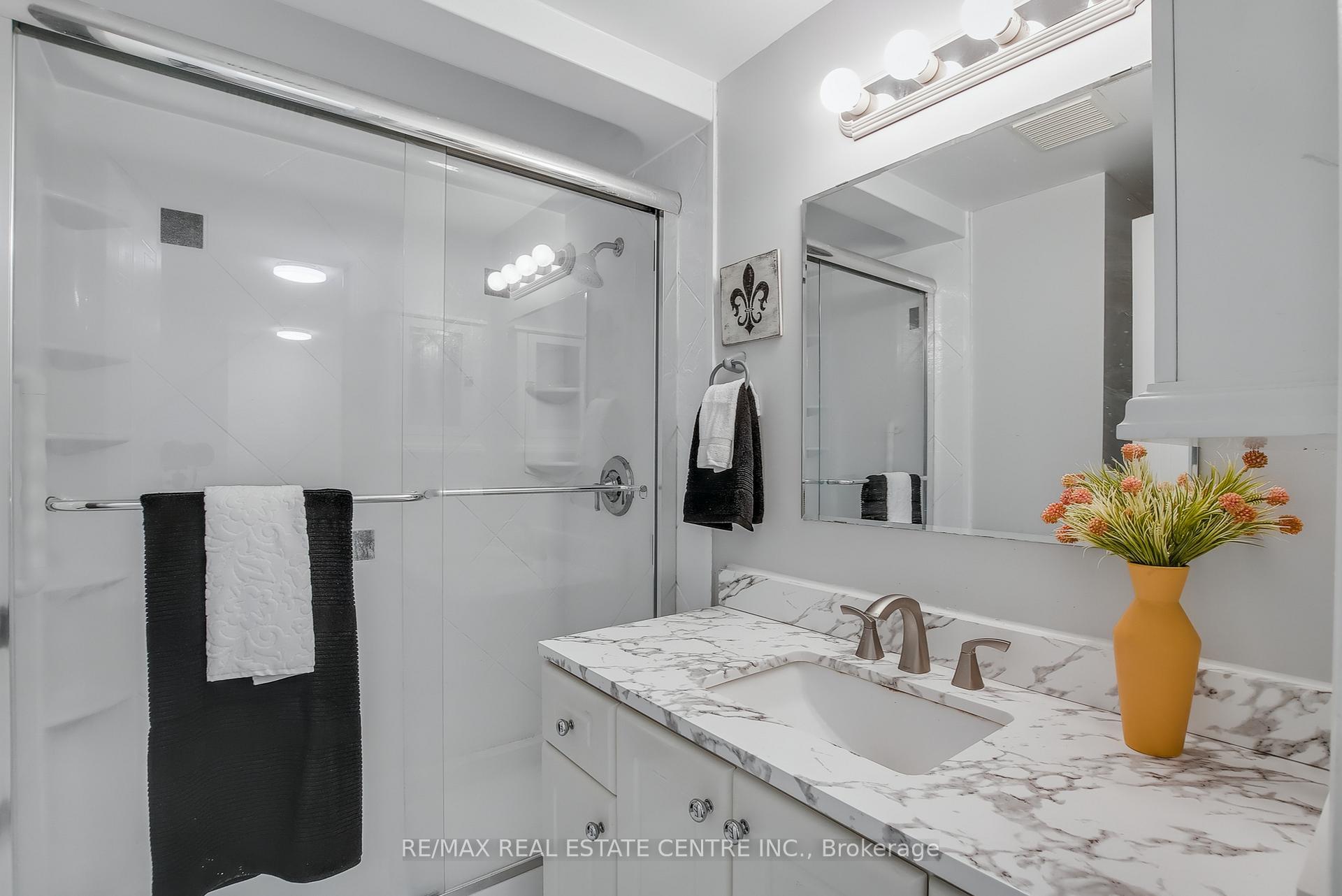 Photo 18 of 487 Westforest Trail, Kitchener — HOMEH