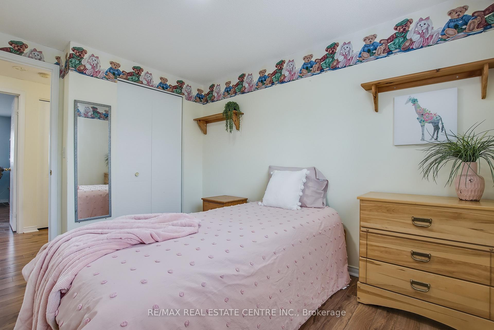 Photo 23 of 487 Westforest Trail, Kitchener — HOMEH