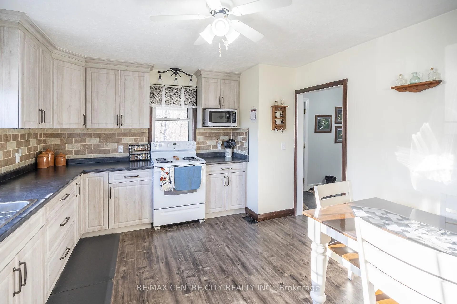 Photo 10 of 29712 Esterville Road, Chatham-Kent, Dresden — HOMEH