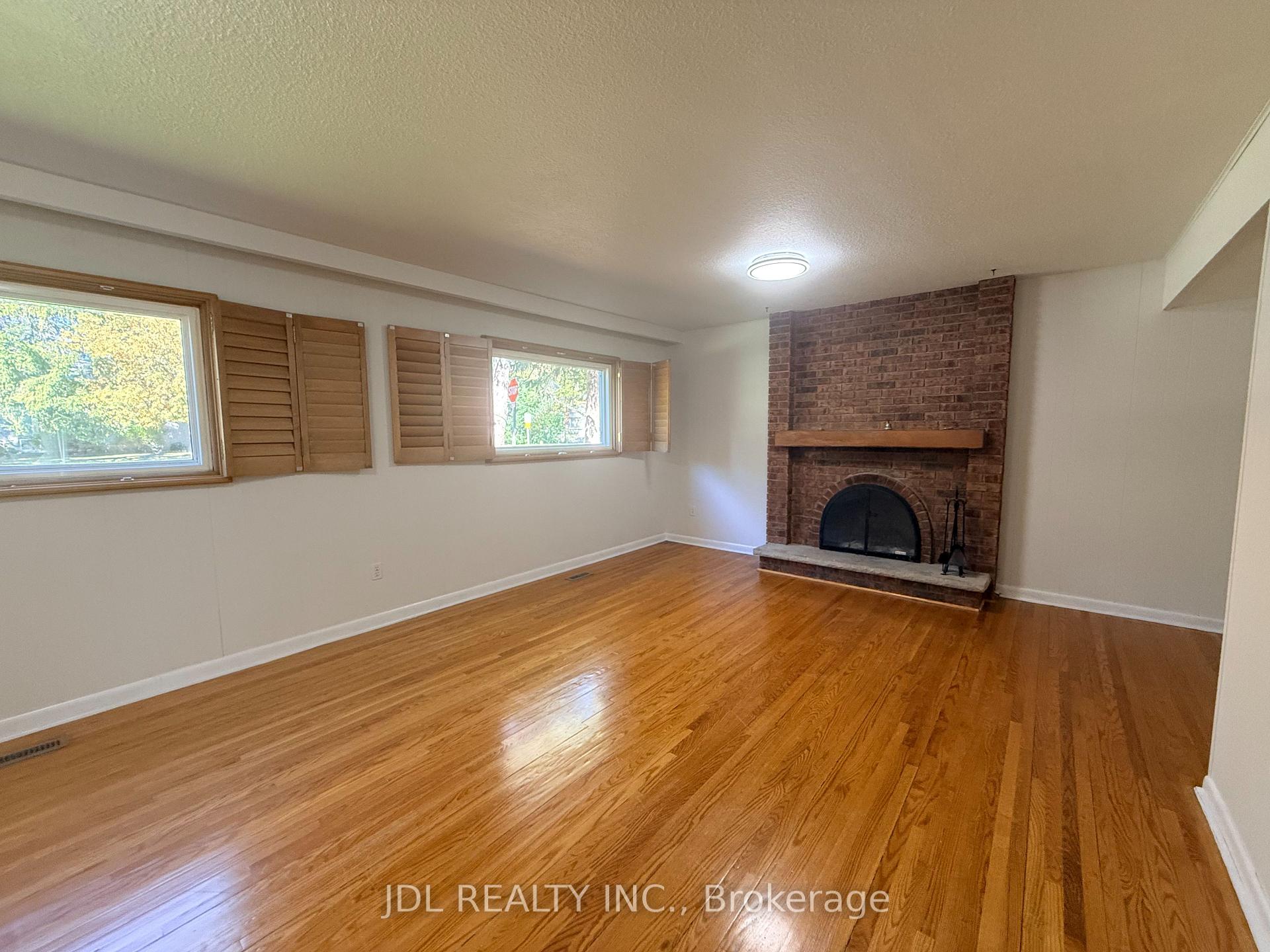 Photo 2 of 71 Proctor Avenue, Markham, Grandview — HOMEH