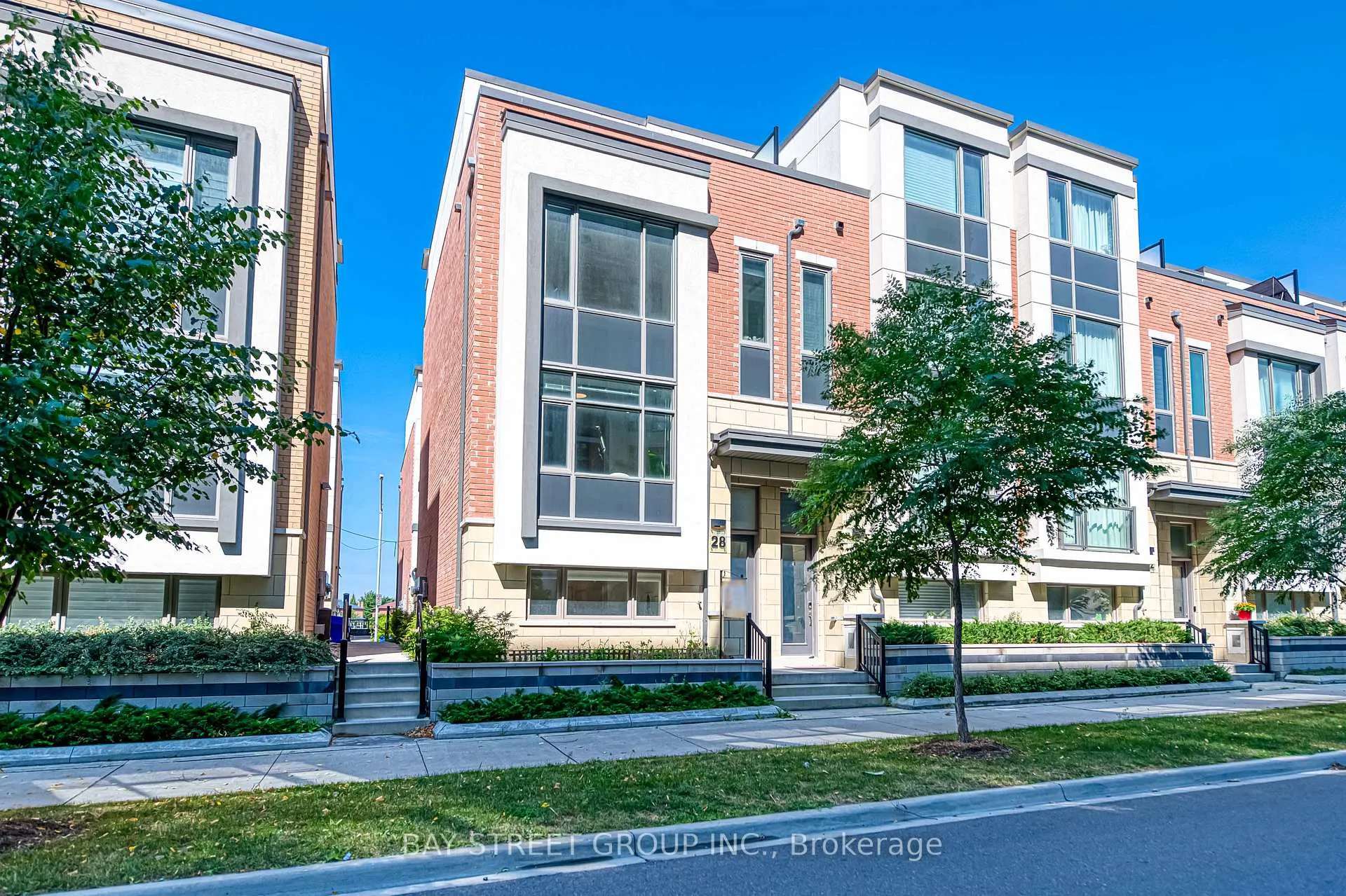 Photo 2 of 28 William Saville Street, Markham, Unionville — HOMEH