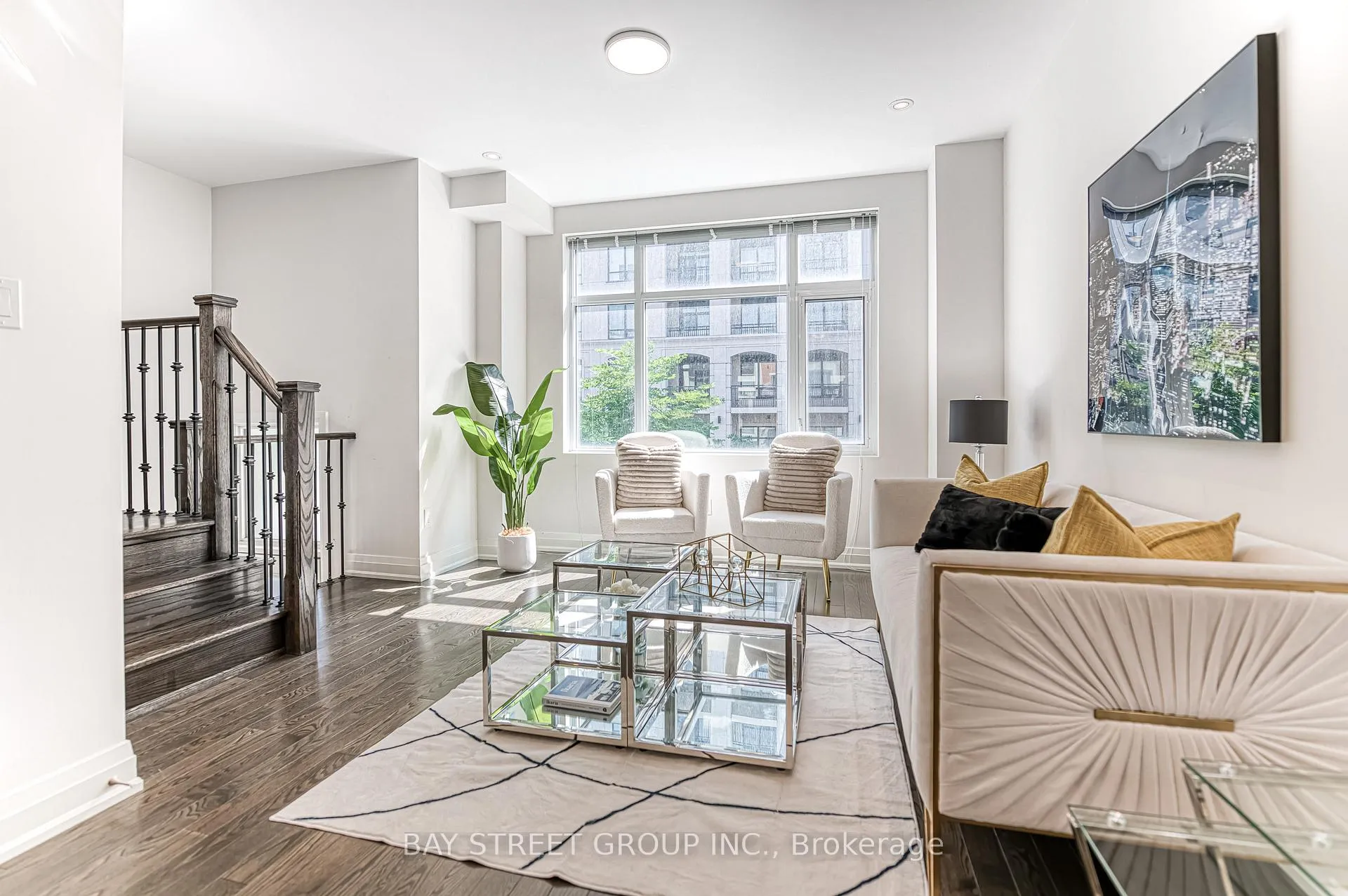 Photo 4 of 28 William Saville Street, Markham, Unionville — HOMEH