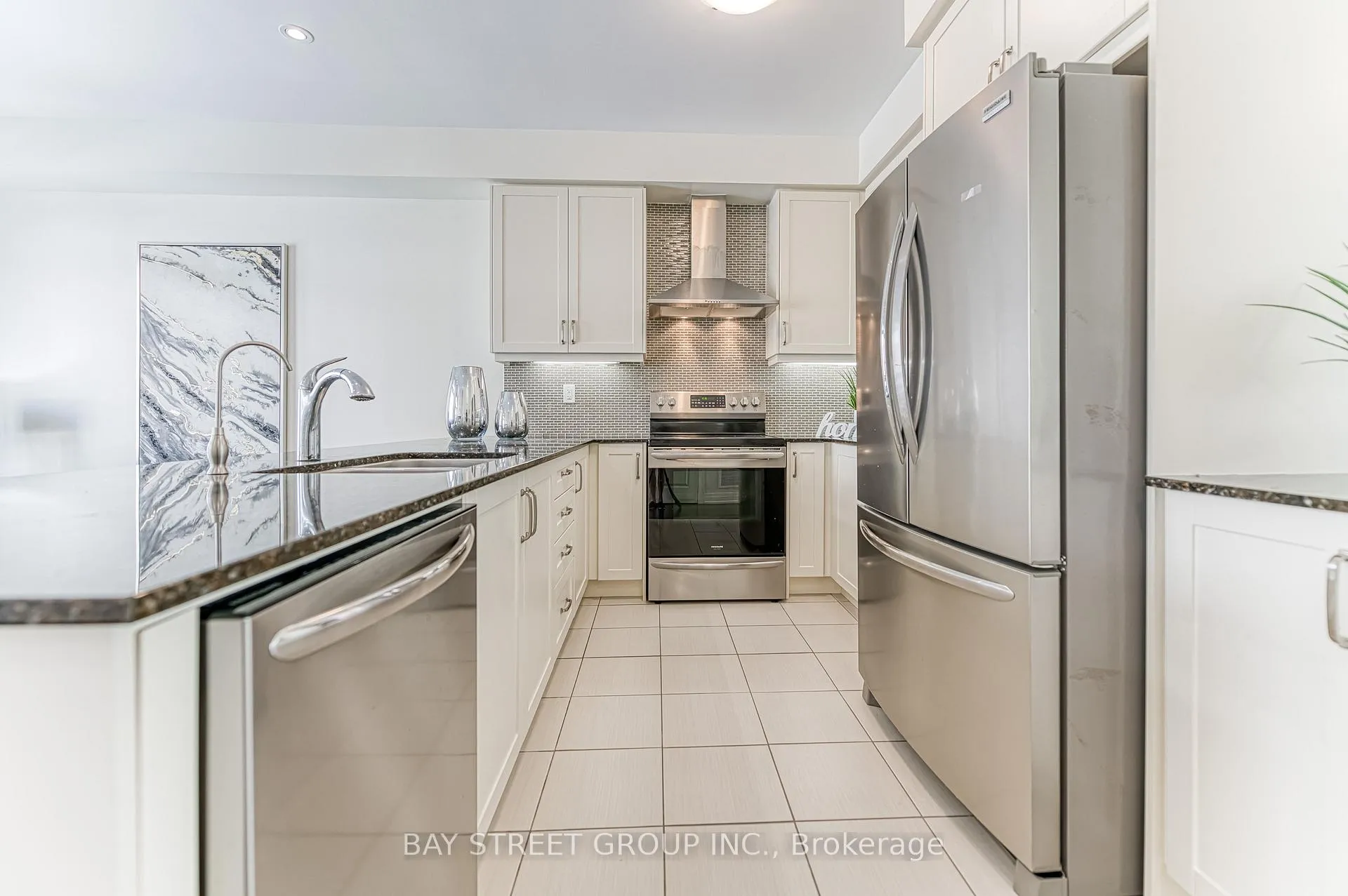 Photo 11 of 28 William Saville Street, Markham, Unionville — HOMEH