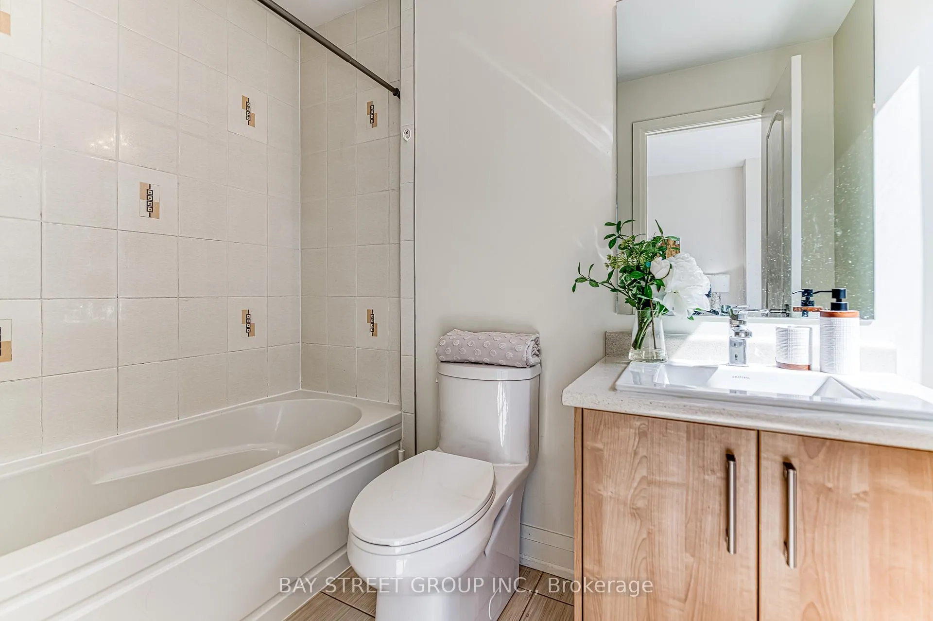 Photo 25 of 28 William Saville Street, Markham, Unionville — HOMEH