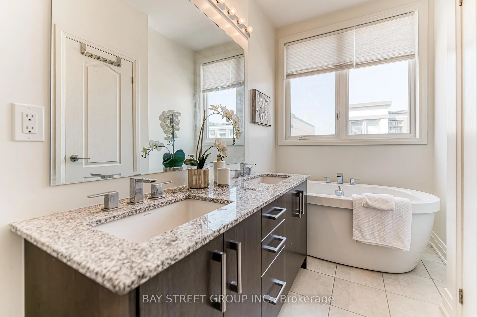 Photo 34 of 28 William Saville Street, Markham, Unionville — HOMEH