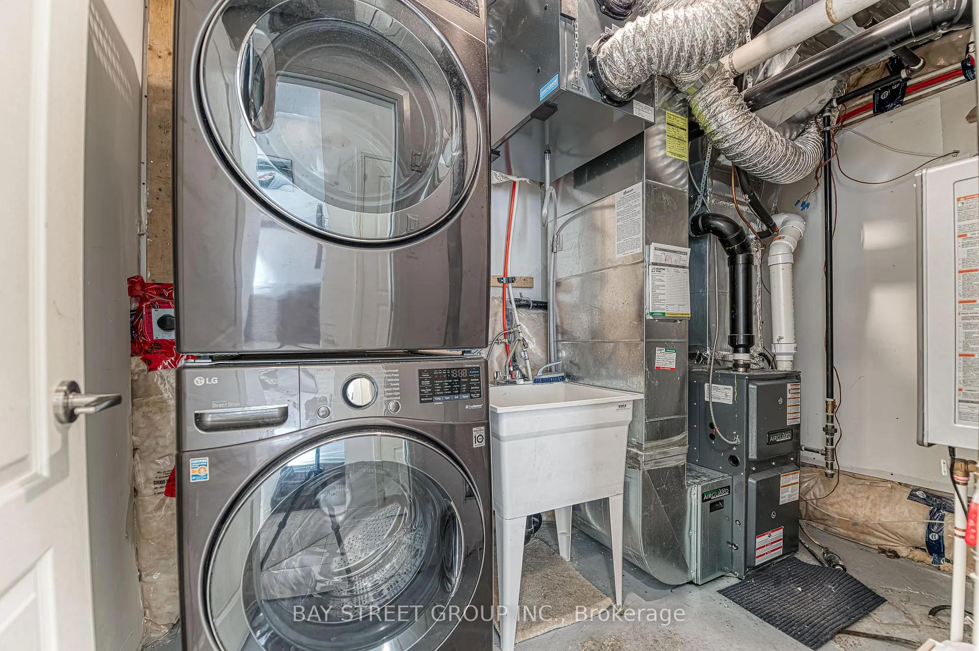 Photo 36 of 28 William Saville Street, Markham, Unionville — HOMEH