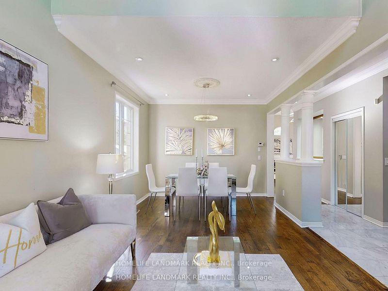 Photo 4 of 40 Belgrave Square, Markham, Berczy — HOMEH