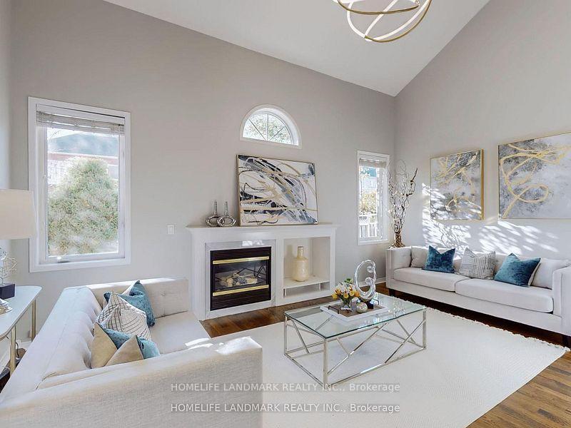 Photo 8 of 40 Belgrave Square, Markham, Berczy — HOMEH