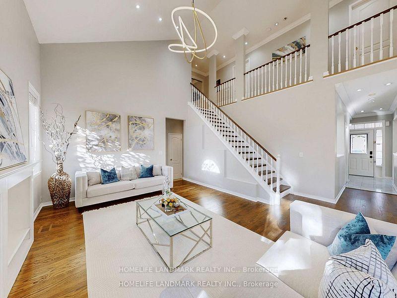 Photo 11 of 40 Belgrave Square, Markham, Berczy — HOMEH