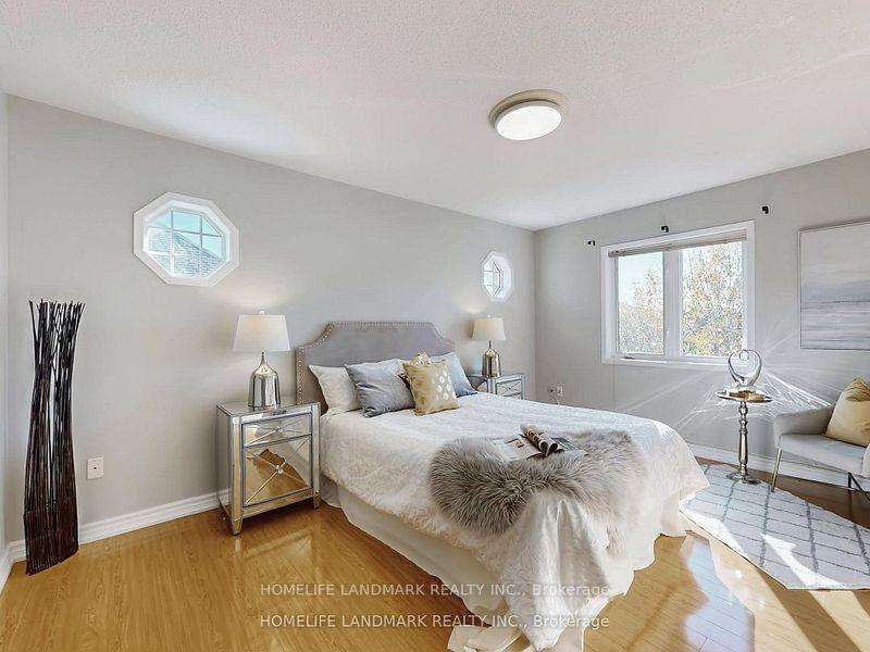 Photo 21 of 40 Belgrave Square, Markham, Berczy — HOMEH